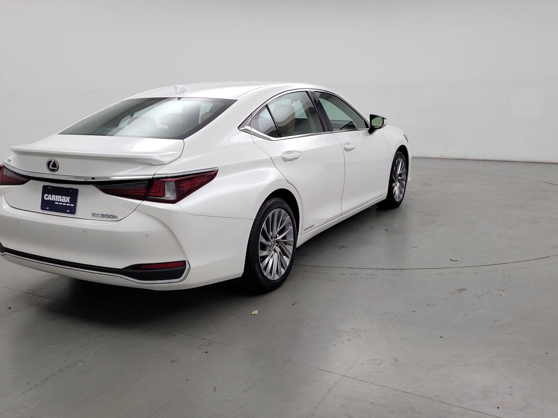 Thumbnail: 2022 Lexus ES - 5