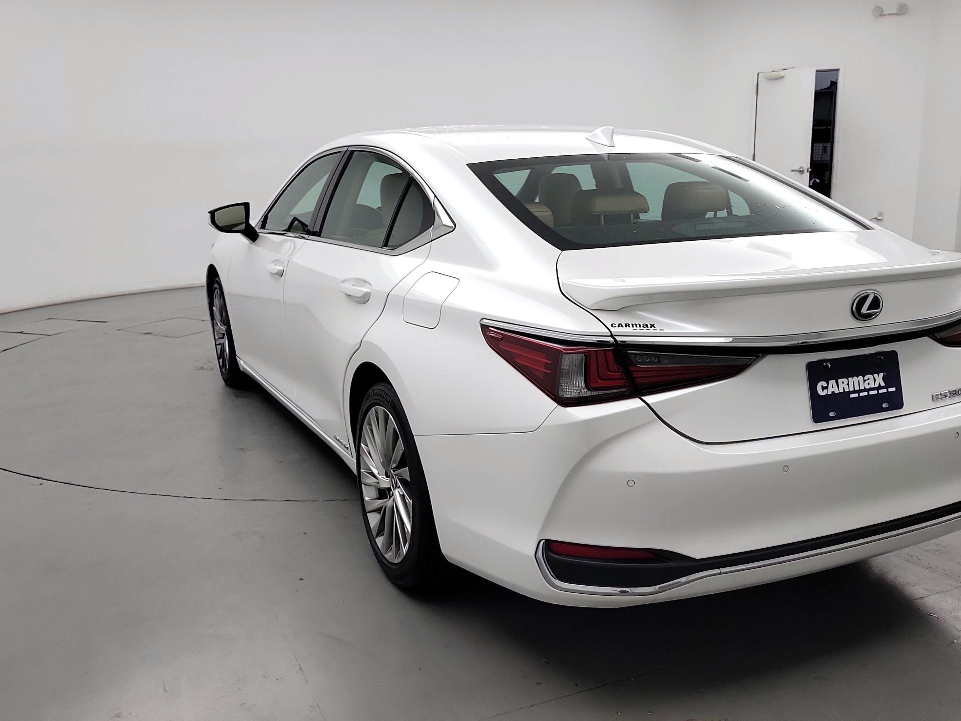Thumbnail: 2022 Lexus ES - 7