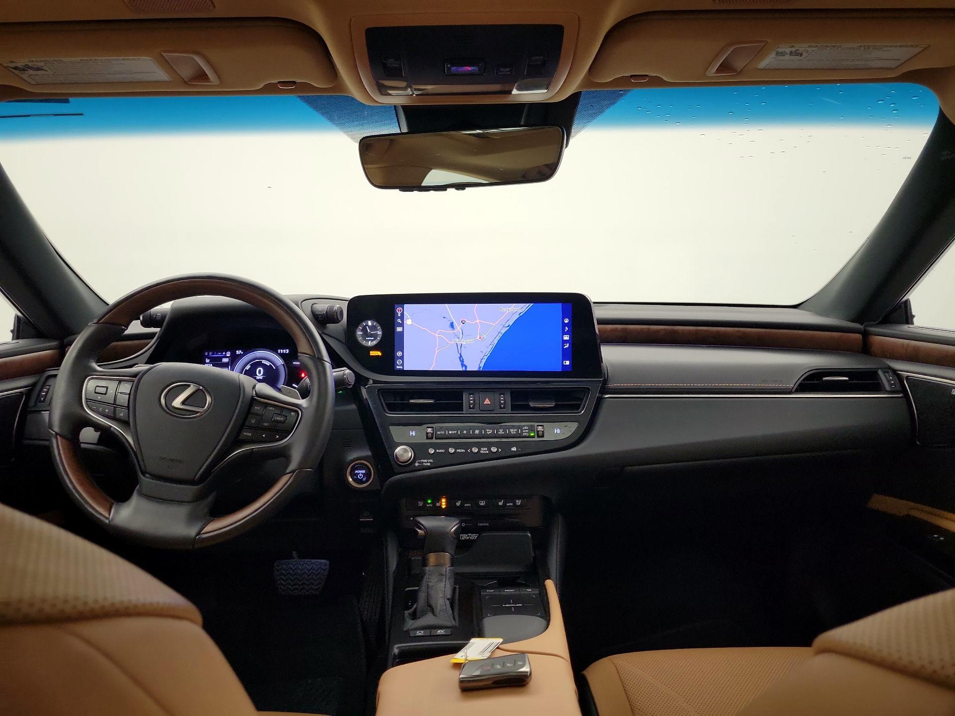 Thumbnail: 2022 Lexus ES - 8