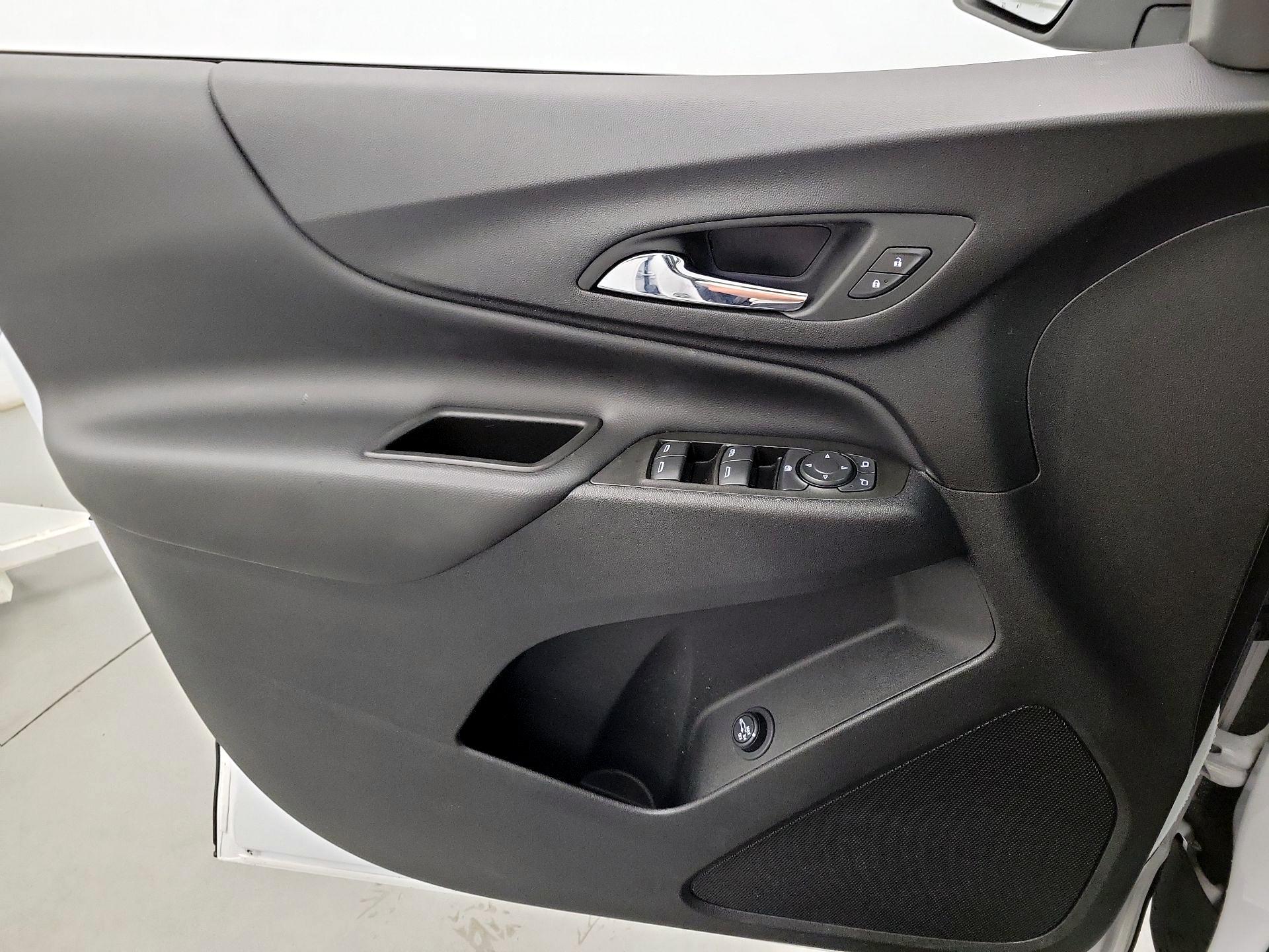 Thumbnail: 2022 Chevrolet Equinox - 10