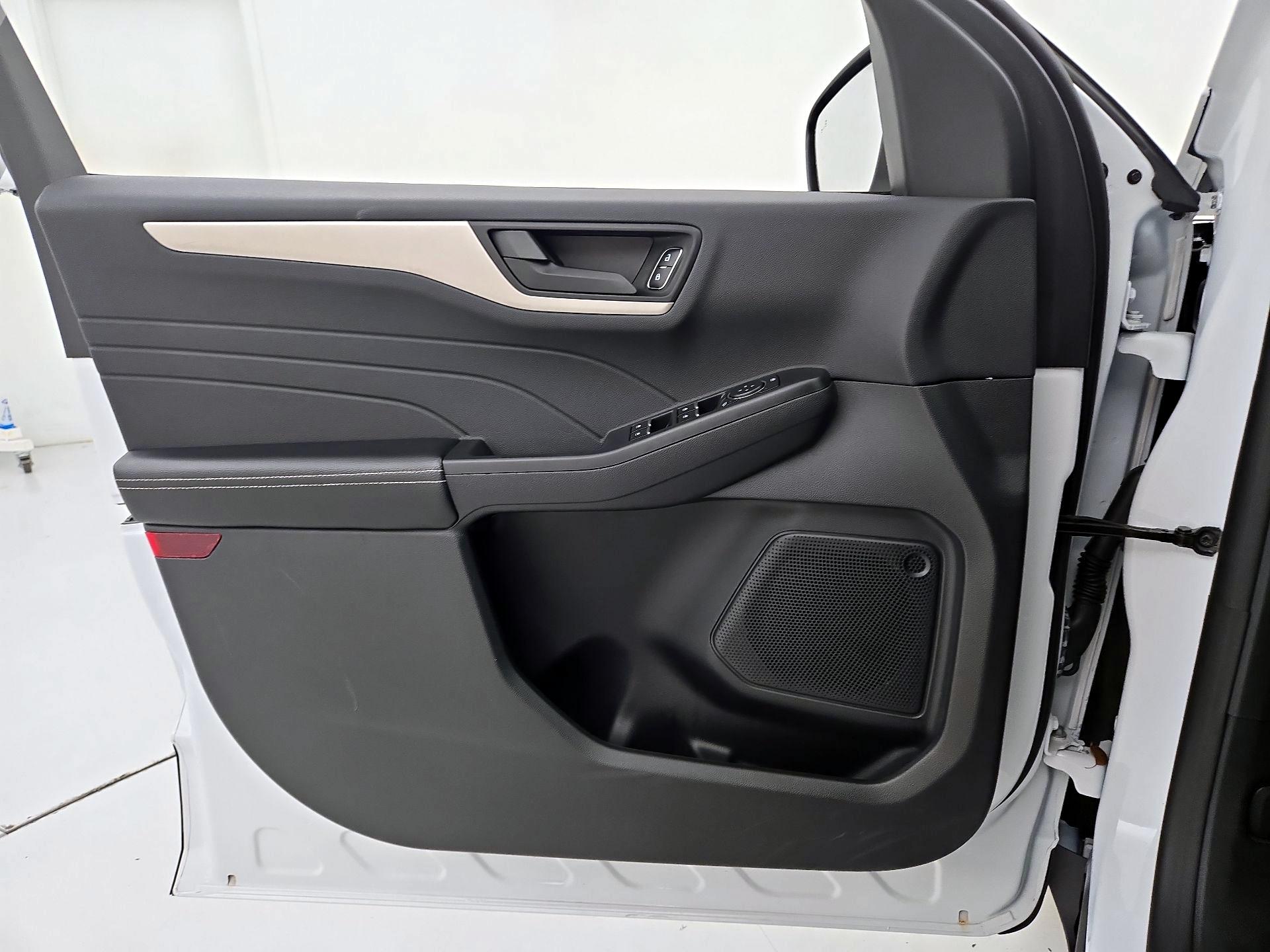 Thumbnail: 2022 Ford Escape - 12