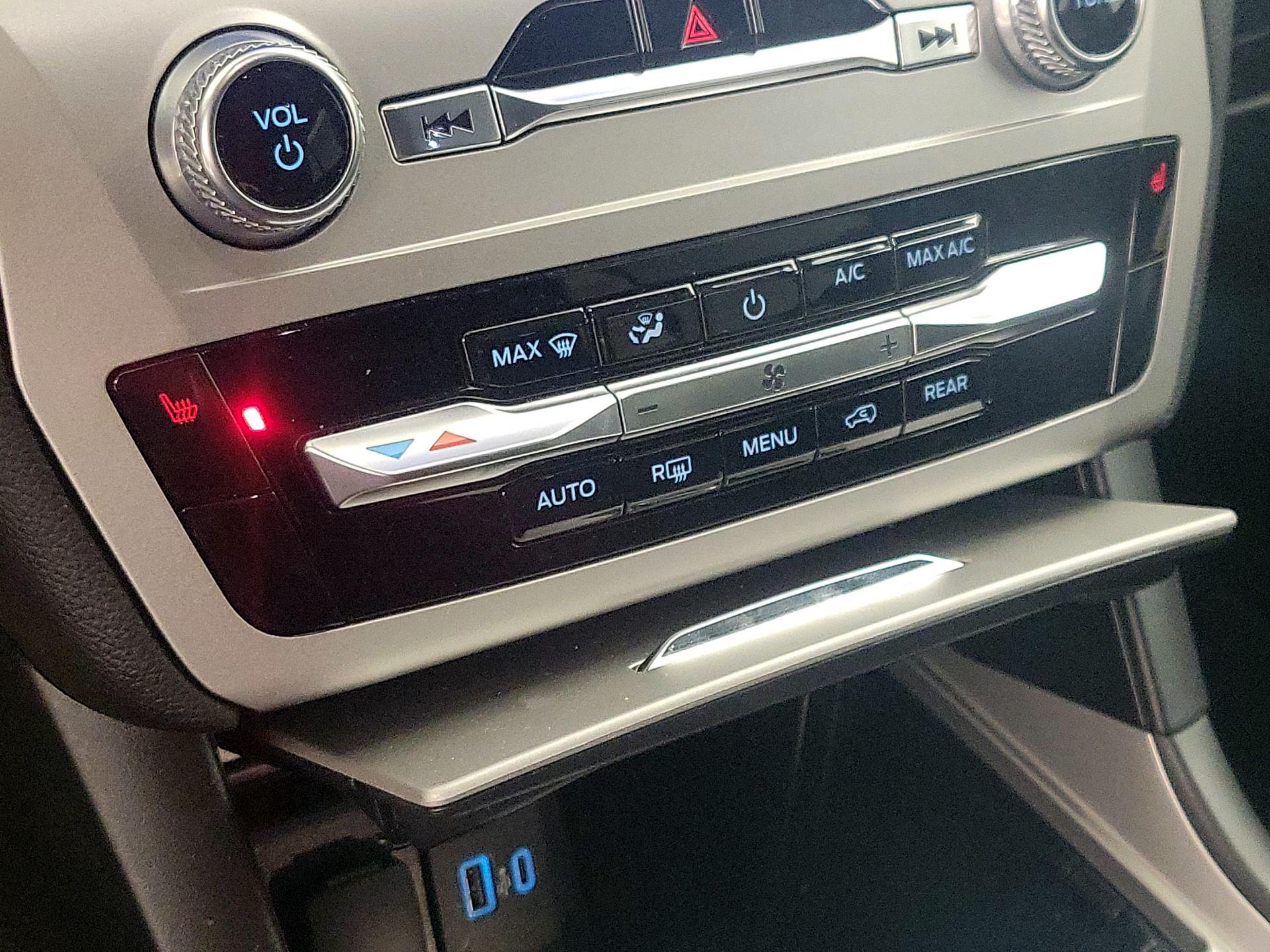 Thumbnail: 2022 Ford Explorer - 16