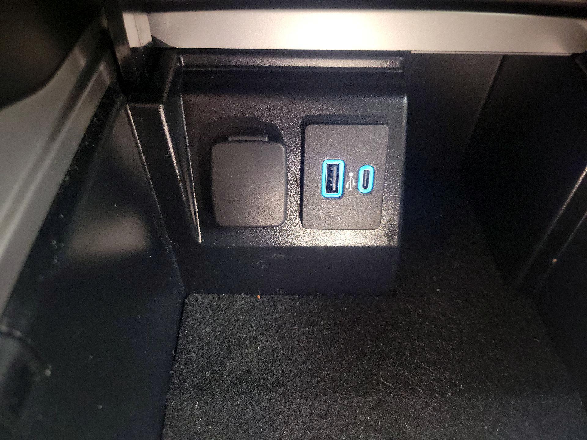 Thumbnail: 2022 Ford Explorer - 18