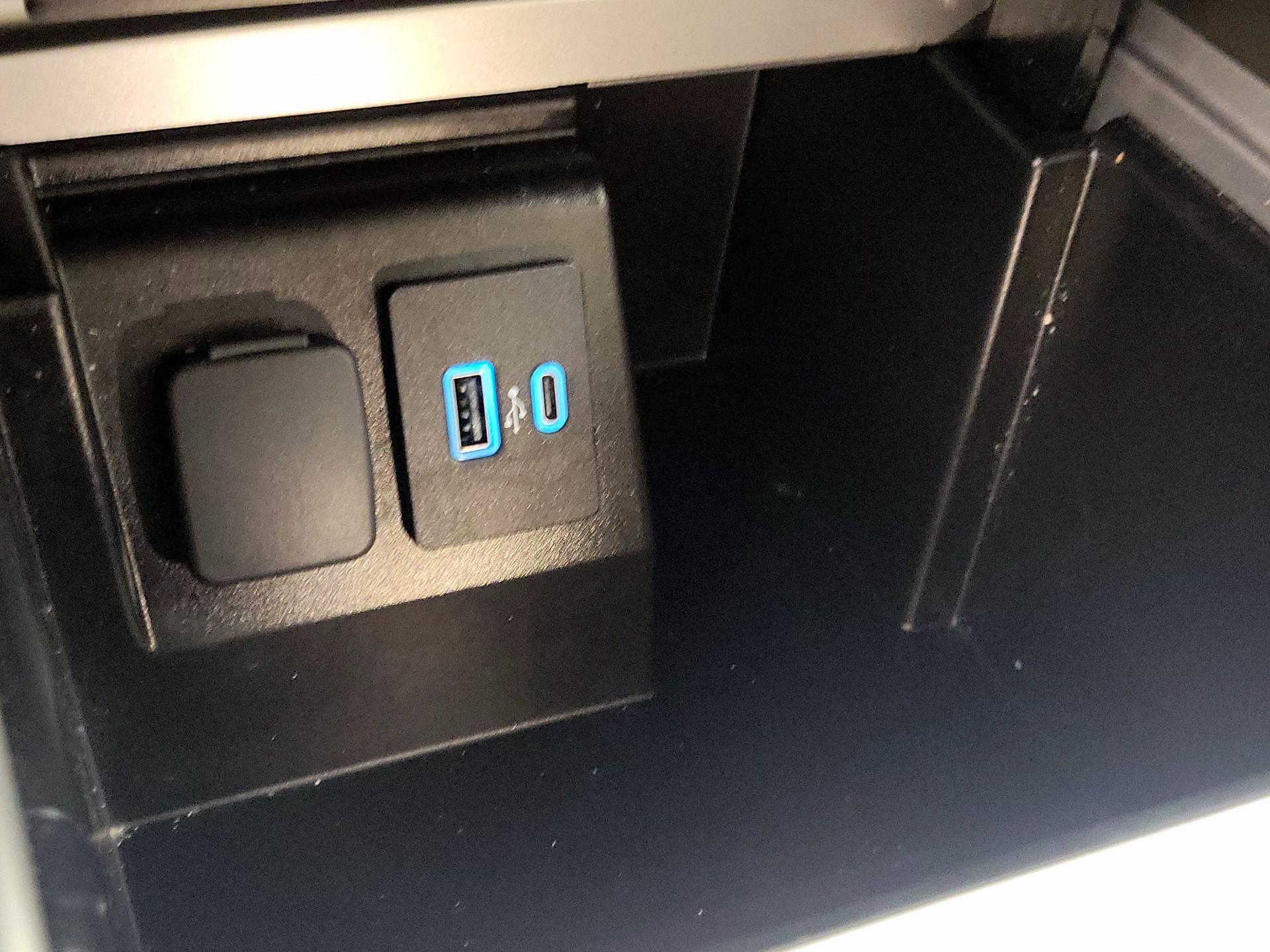 Thumbnail: 2022 Ford Explorer - 19