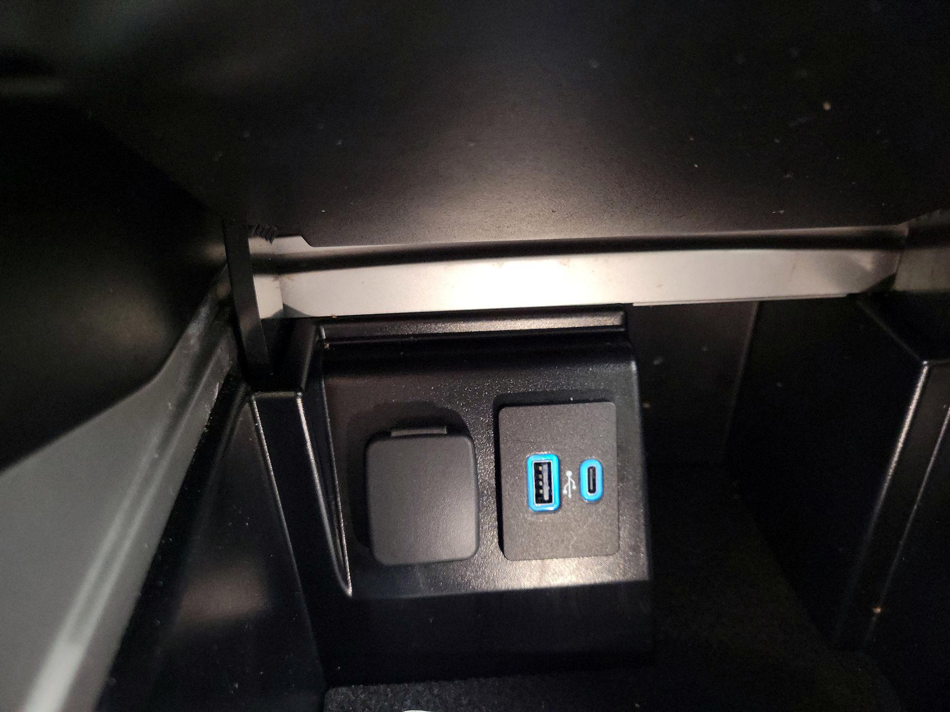 Thumbnail: 2022 Ford Explorer - 19