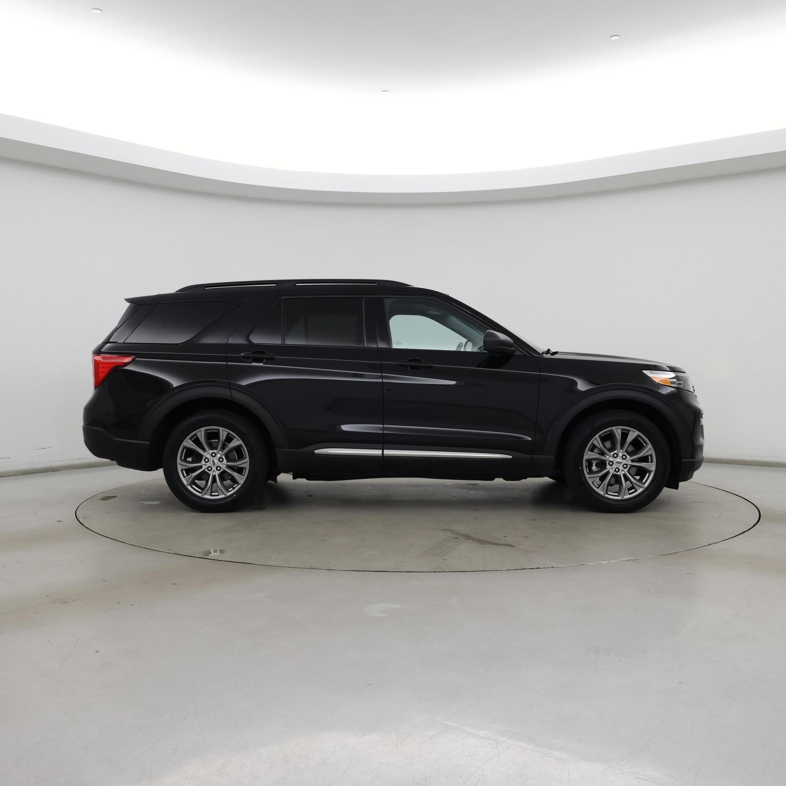 Thumbnail: 2022 Ford Explorer - 7