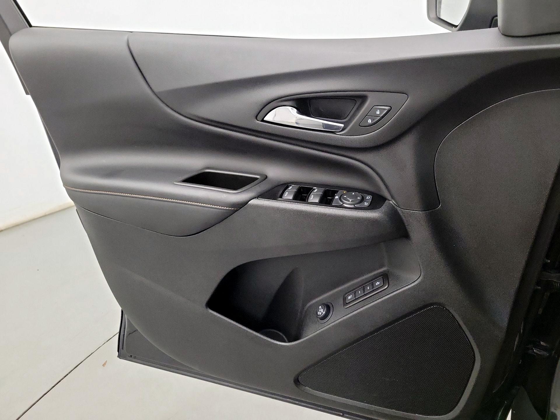 Thumbnail: 2022 Chevrolet Equinox - 10