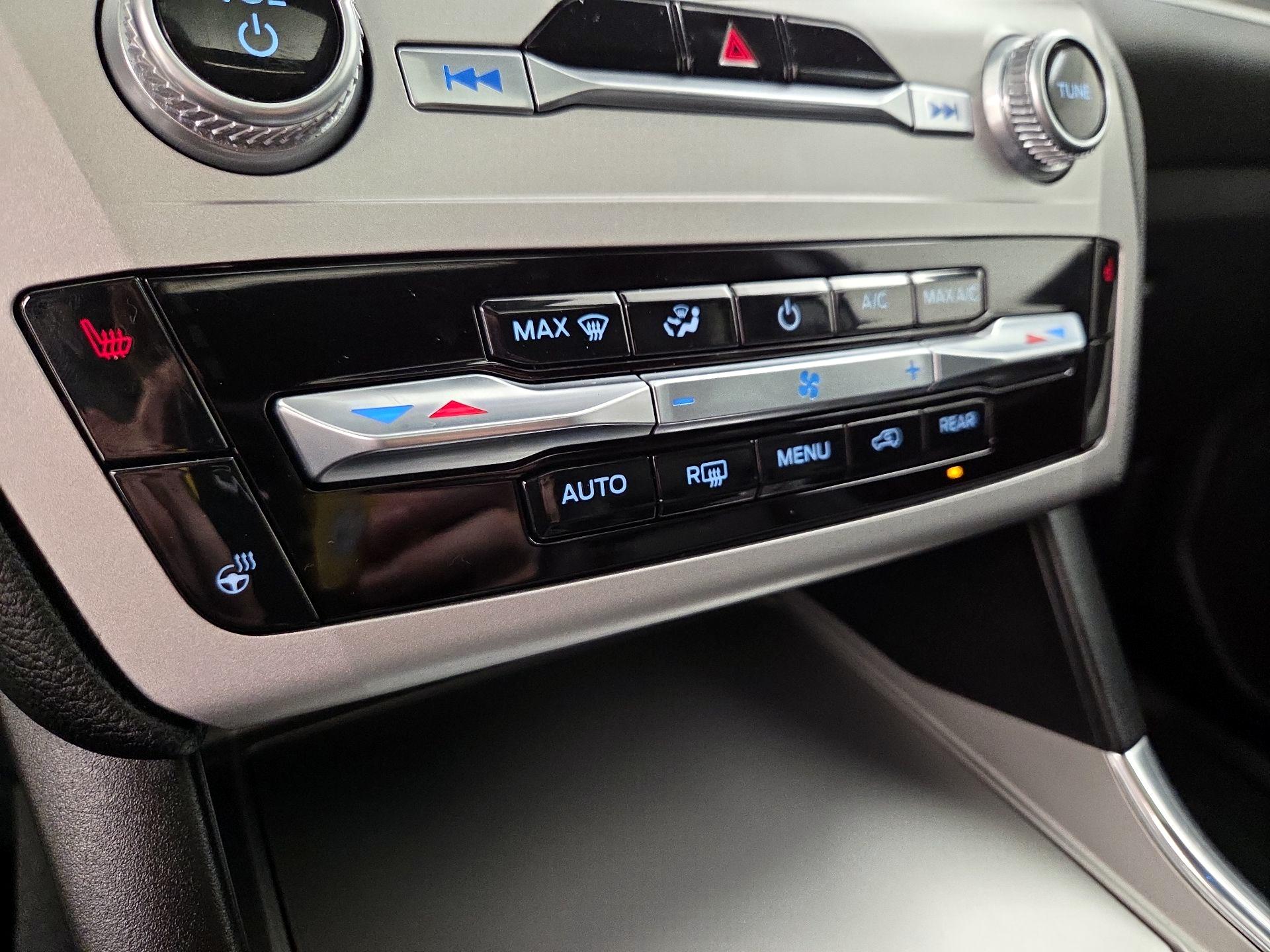 Thumbnail: 2022 Ford Explorer - 17