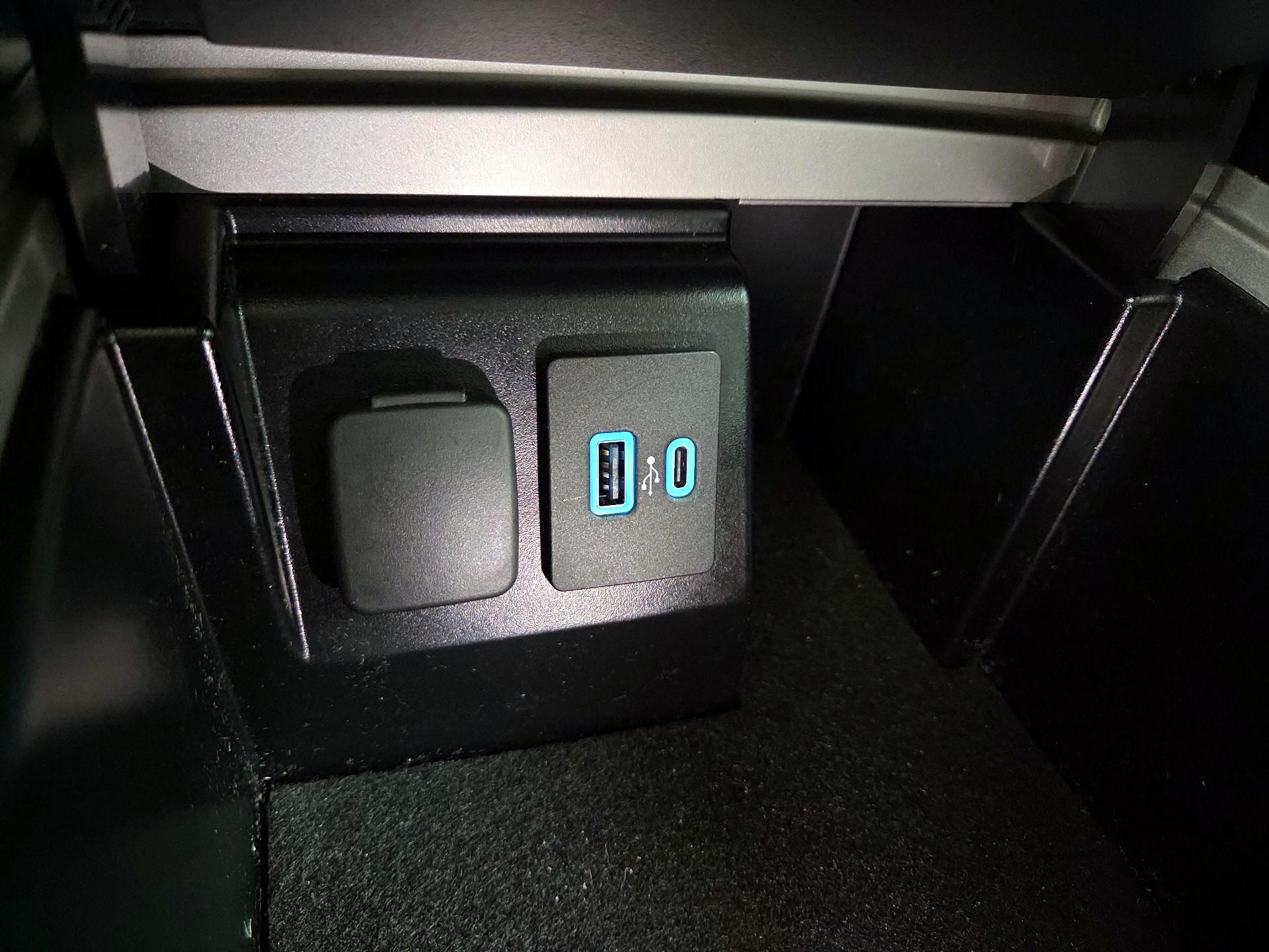 Thumbnail: 2022 Ford Explorer - 19