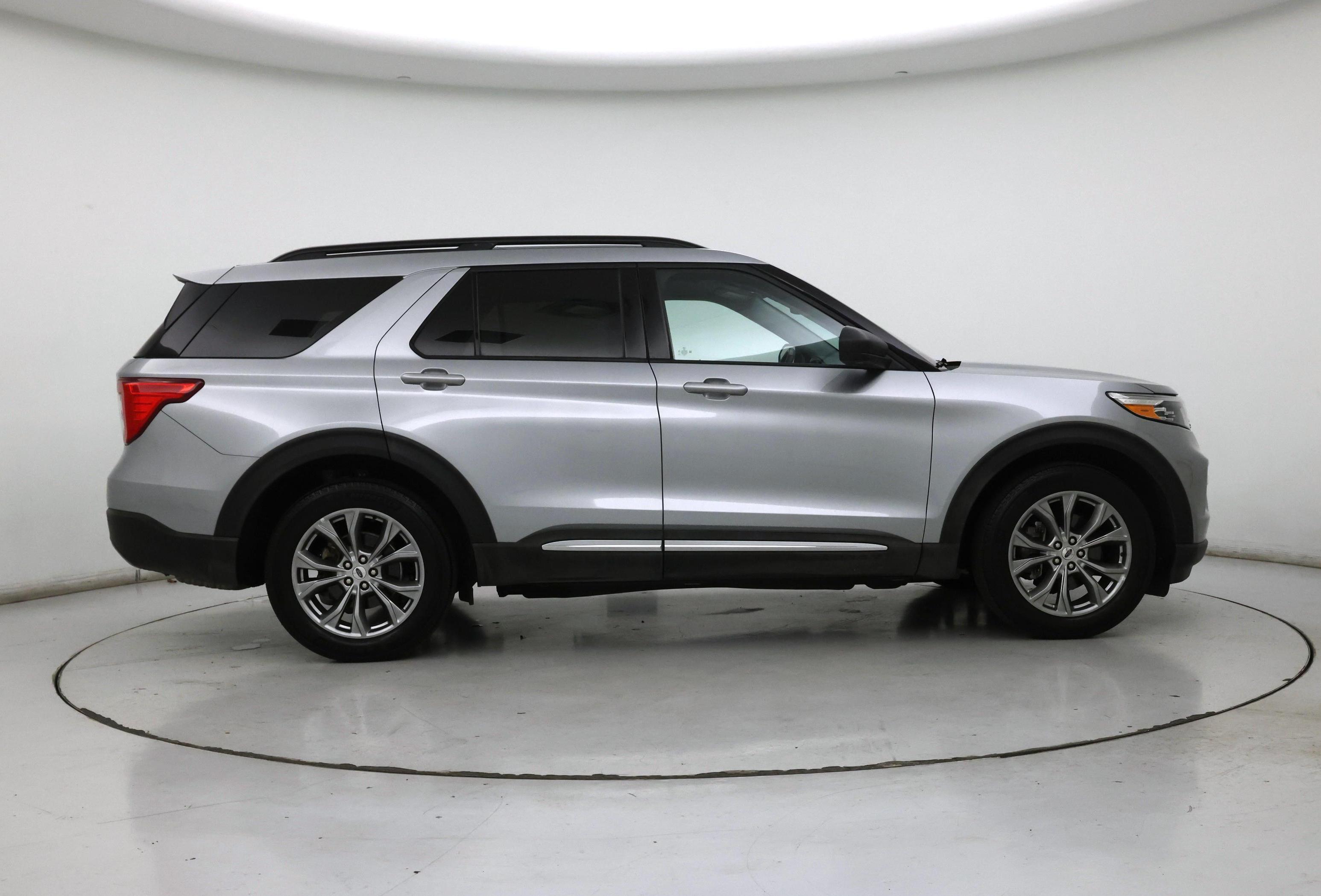 Thumbnail: 2022 Ford Explorer - 7