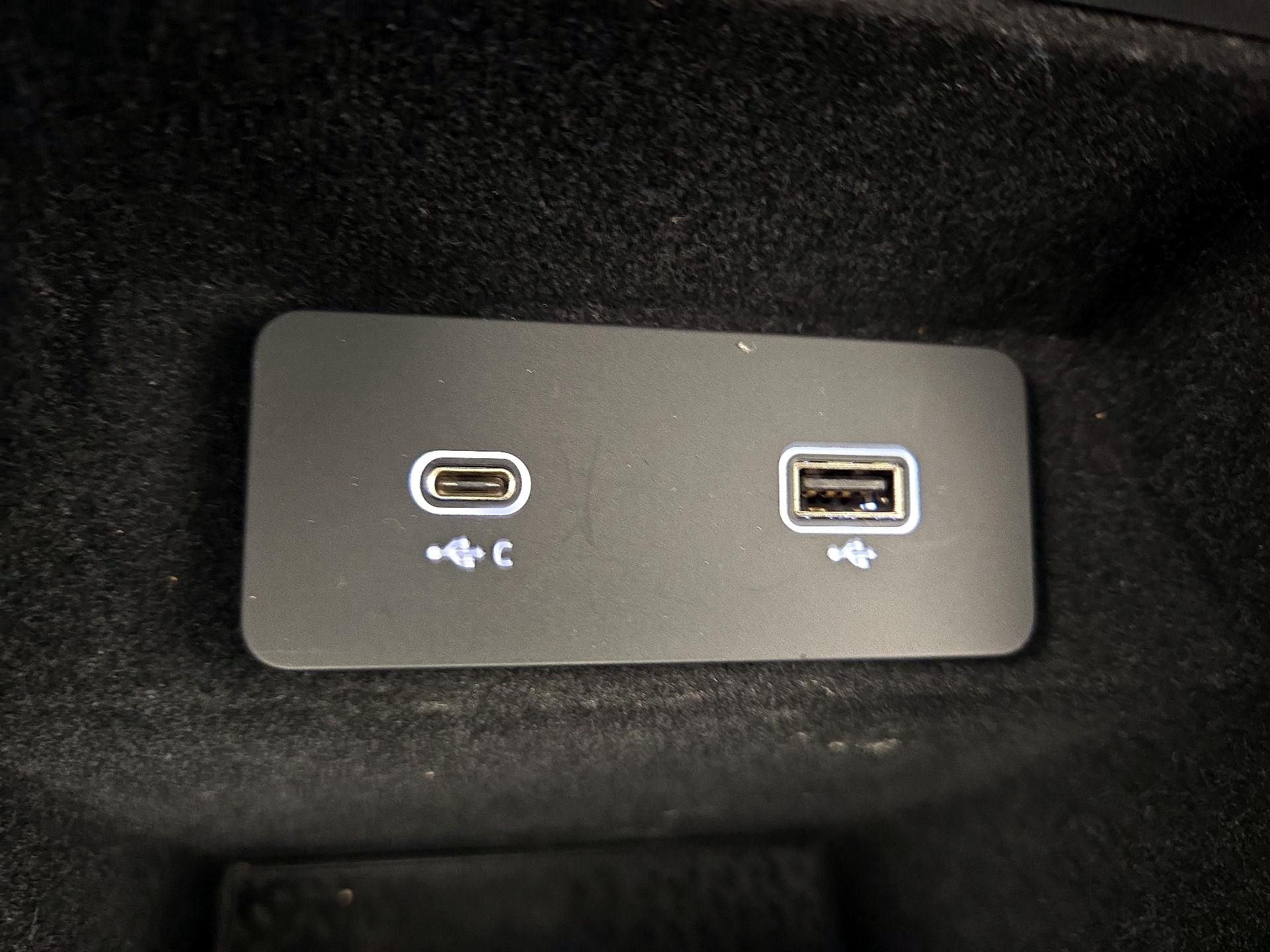 Thumbnail: 2022 Jaguar E-Pace - 19