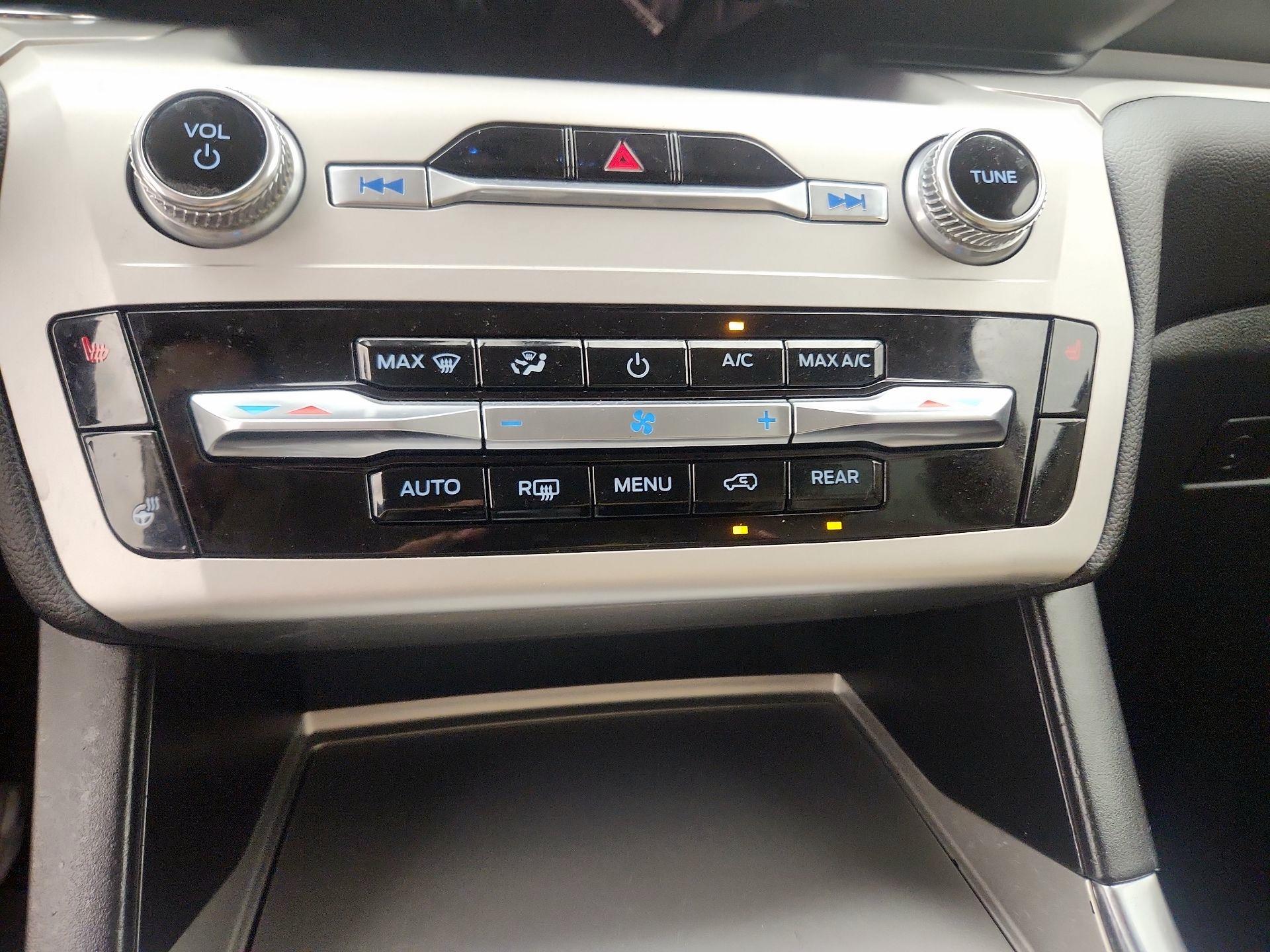 Thumbnail: 2022 Ford Explorer - 16