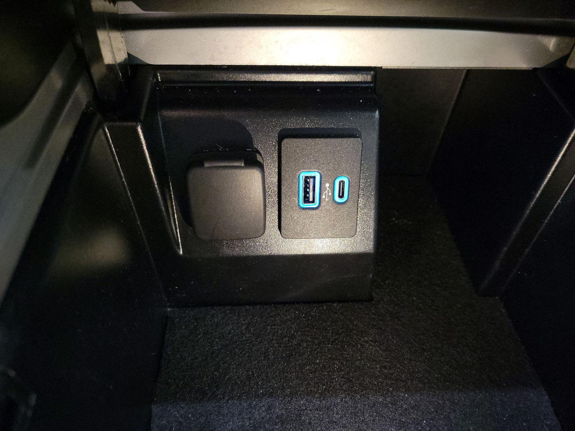 Thumbnail: 2022 Ford Explorer - 18