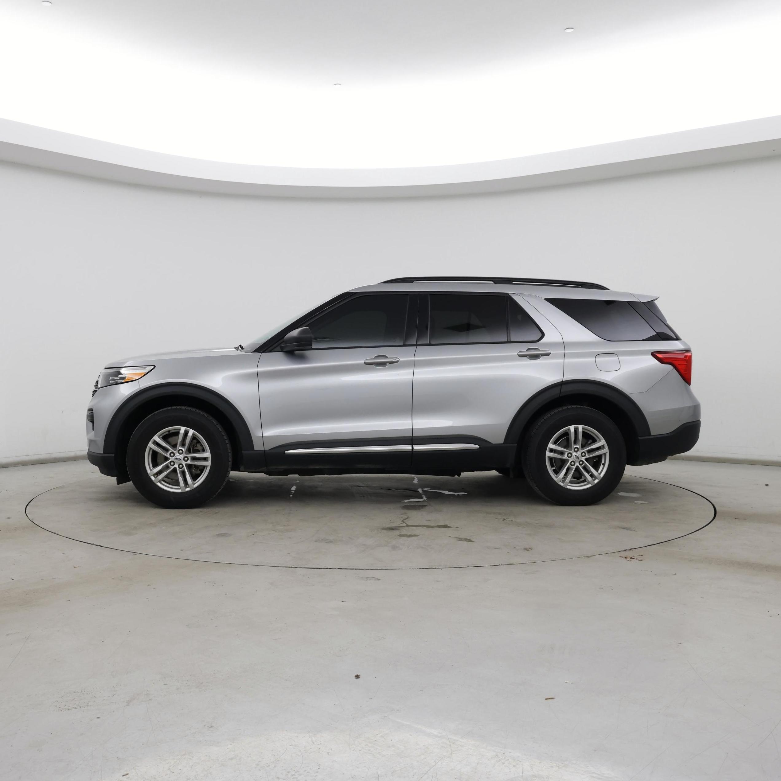 Thumbnail: 2022 Ford Explorer - 3