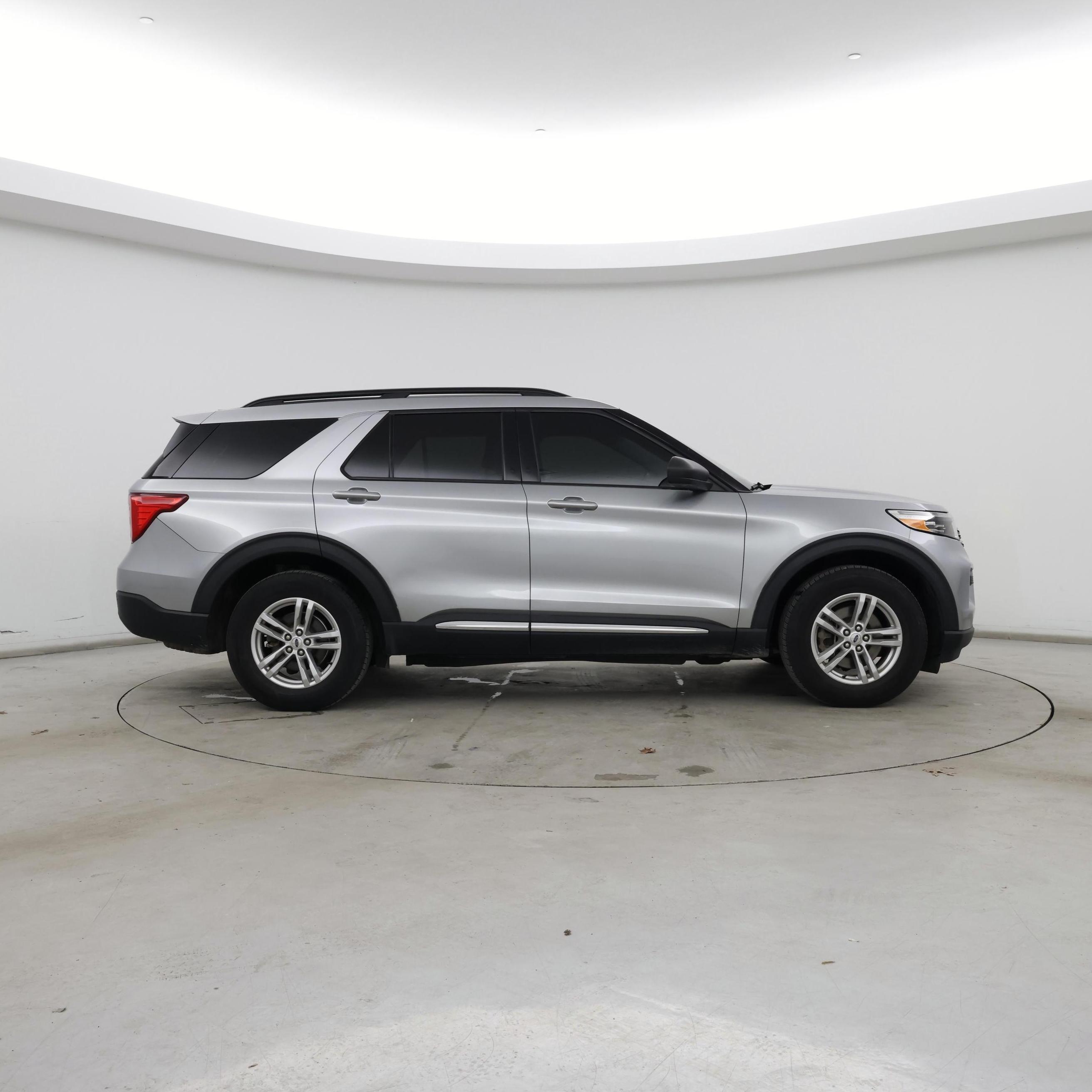 Thumbnail: 2022 Ford Explorer - 7