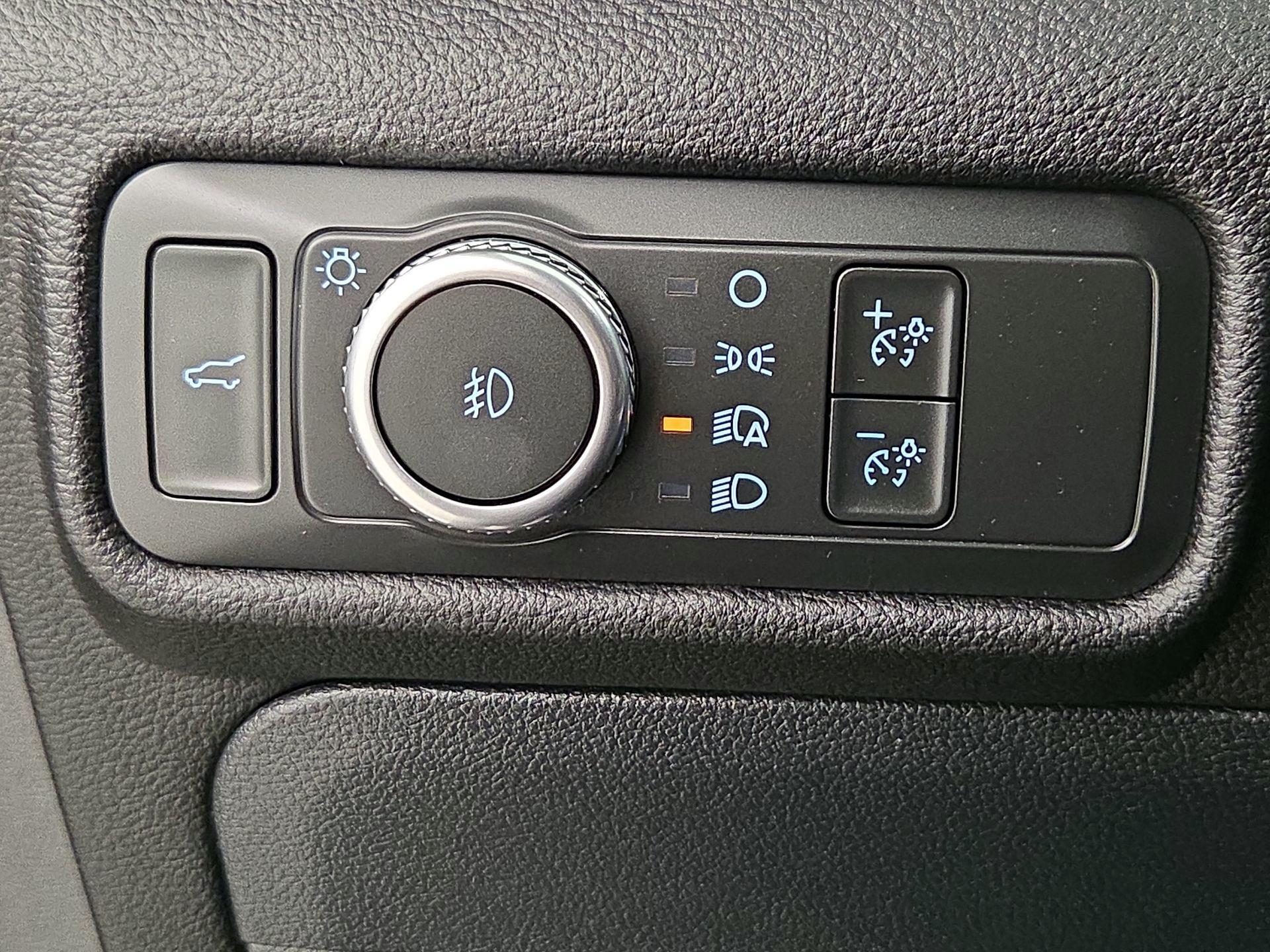 Thumbnail: 2022 Ford Explorer - 13