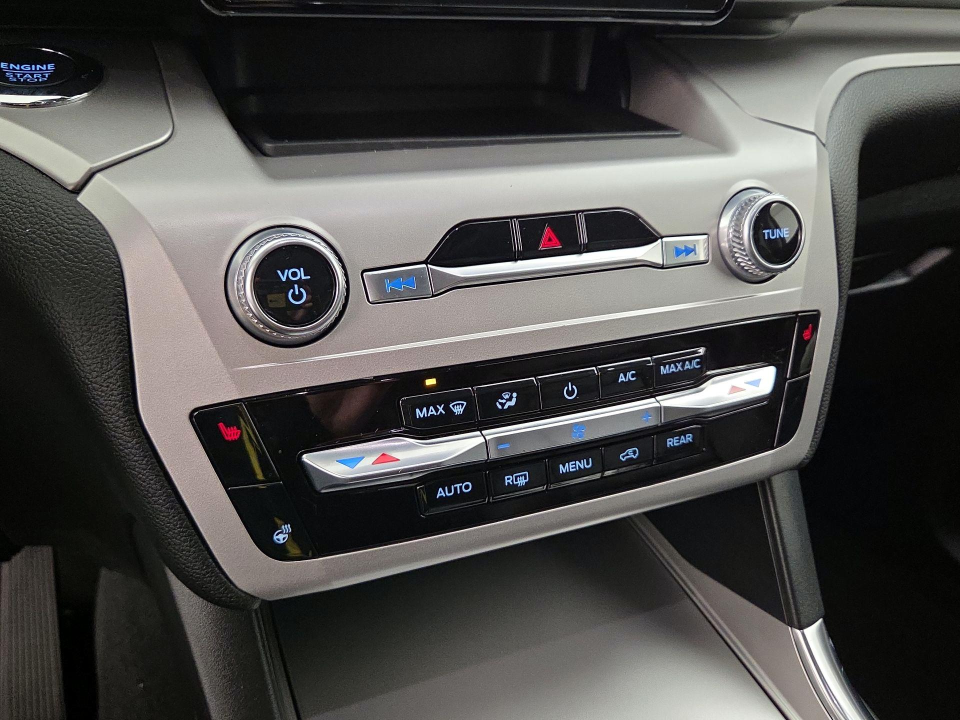 Thumbnail: 2022 Ford Explorer - 17