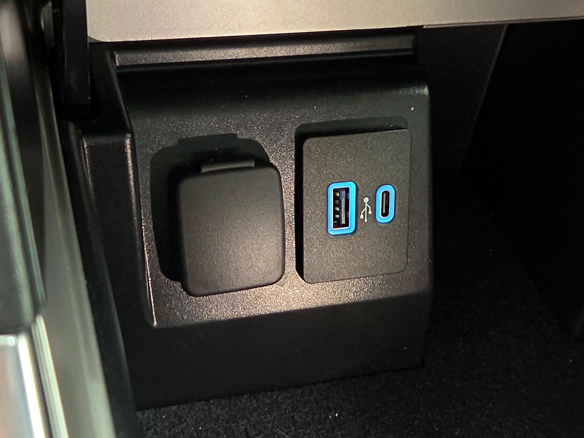 Thumbnail: 2022 Ford Explorer - 19