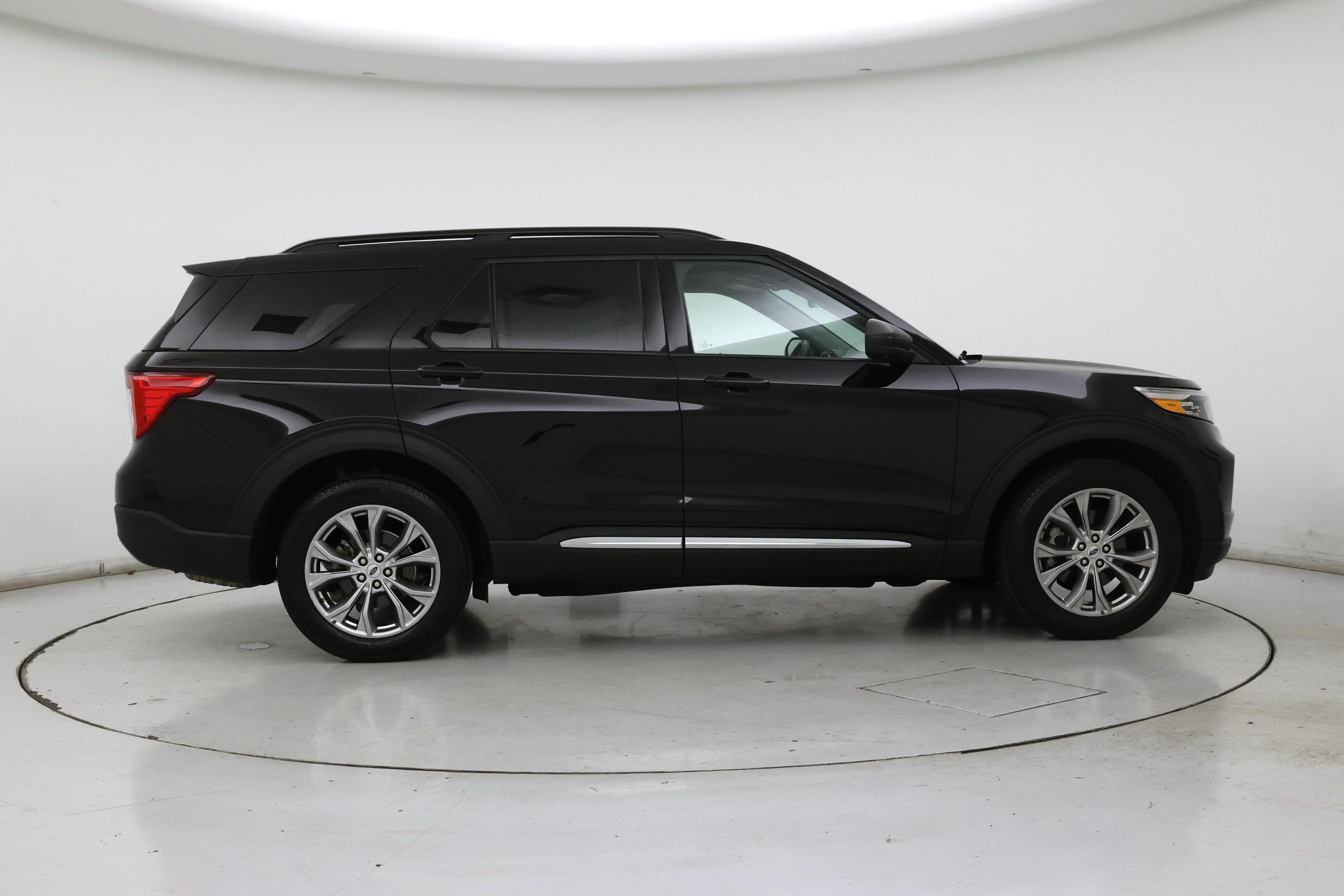 Thumbnail: 2022 Ford Explorer - 7