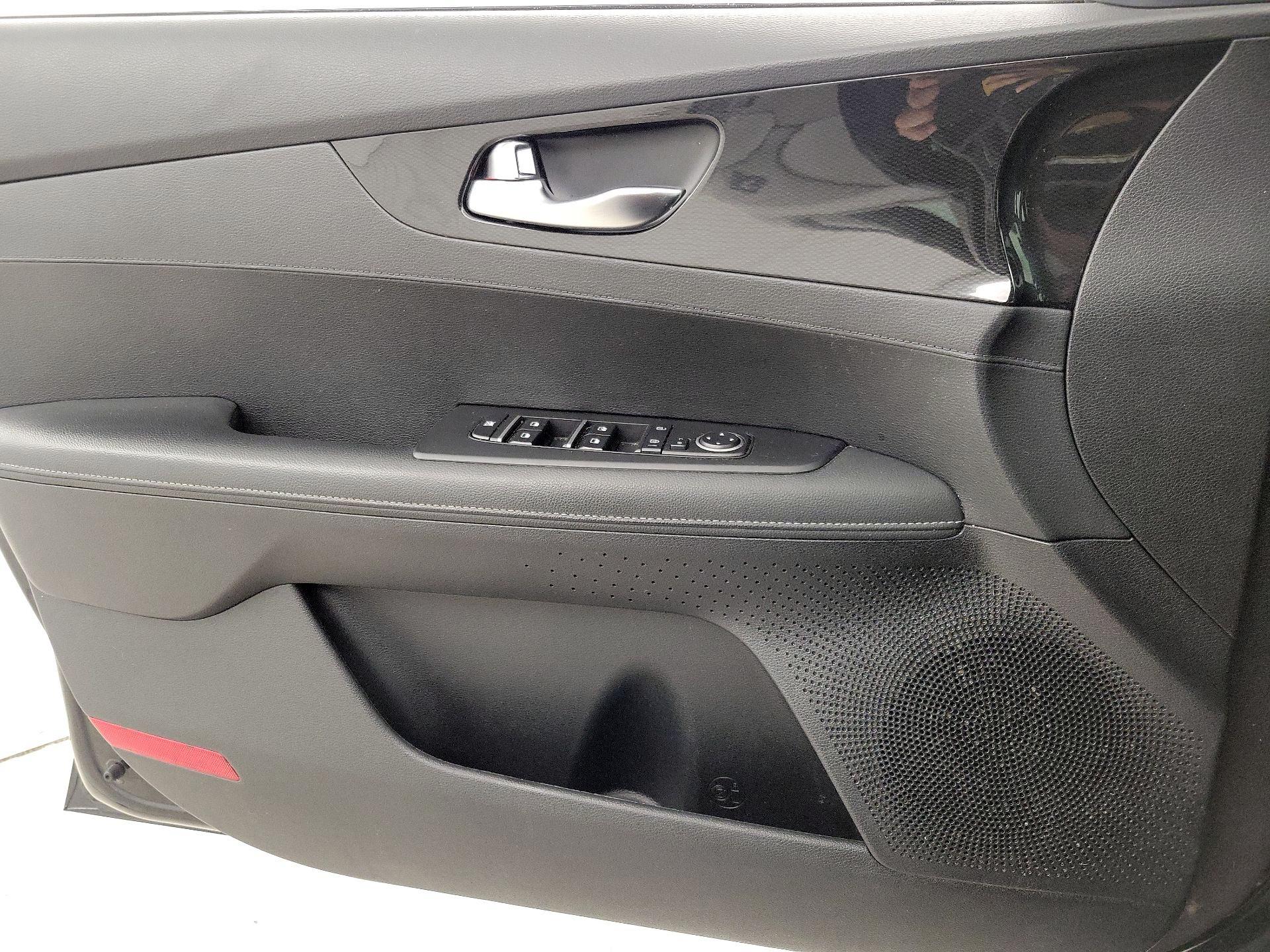 Thumbnail: 2023 Kia Forte - 12