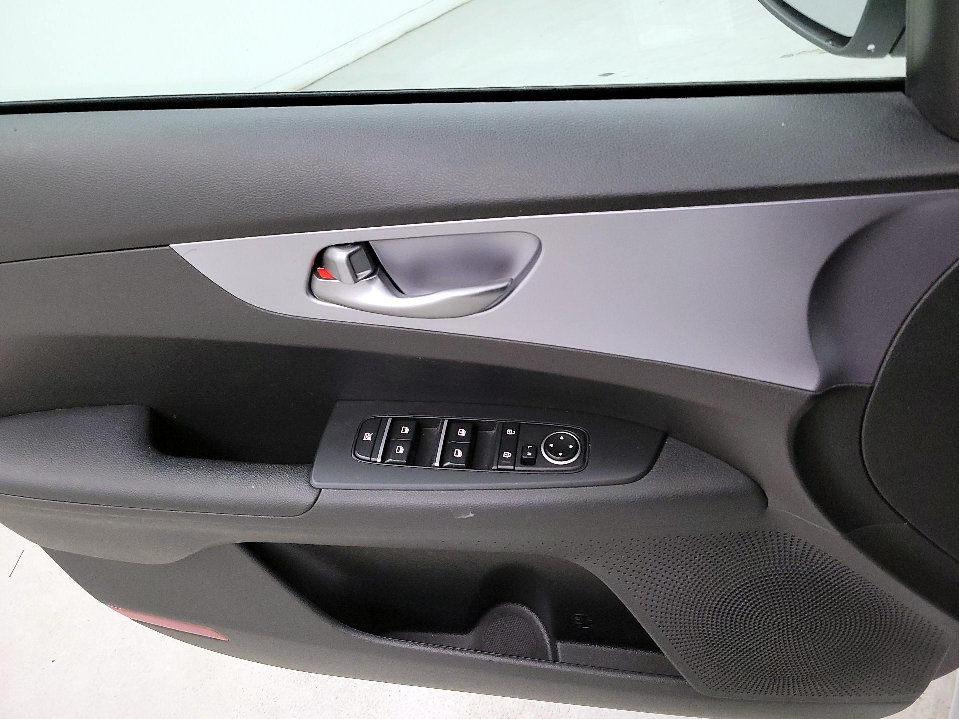 Thumbnail: 2022 Kia Forte - 12