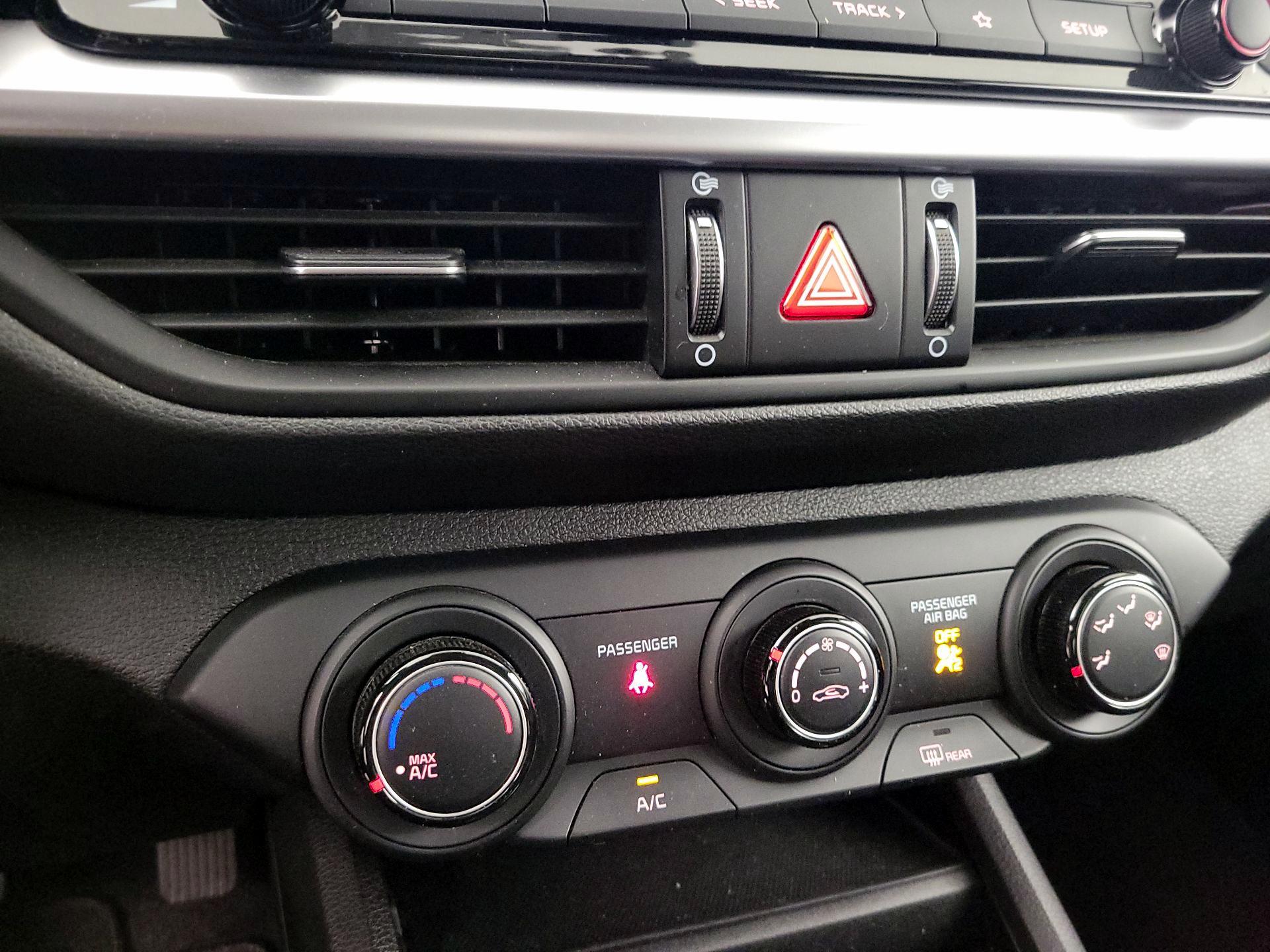 Thumbnail: 2022 Kia Forte - 16