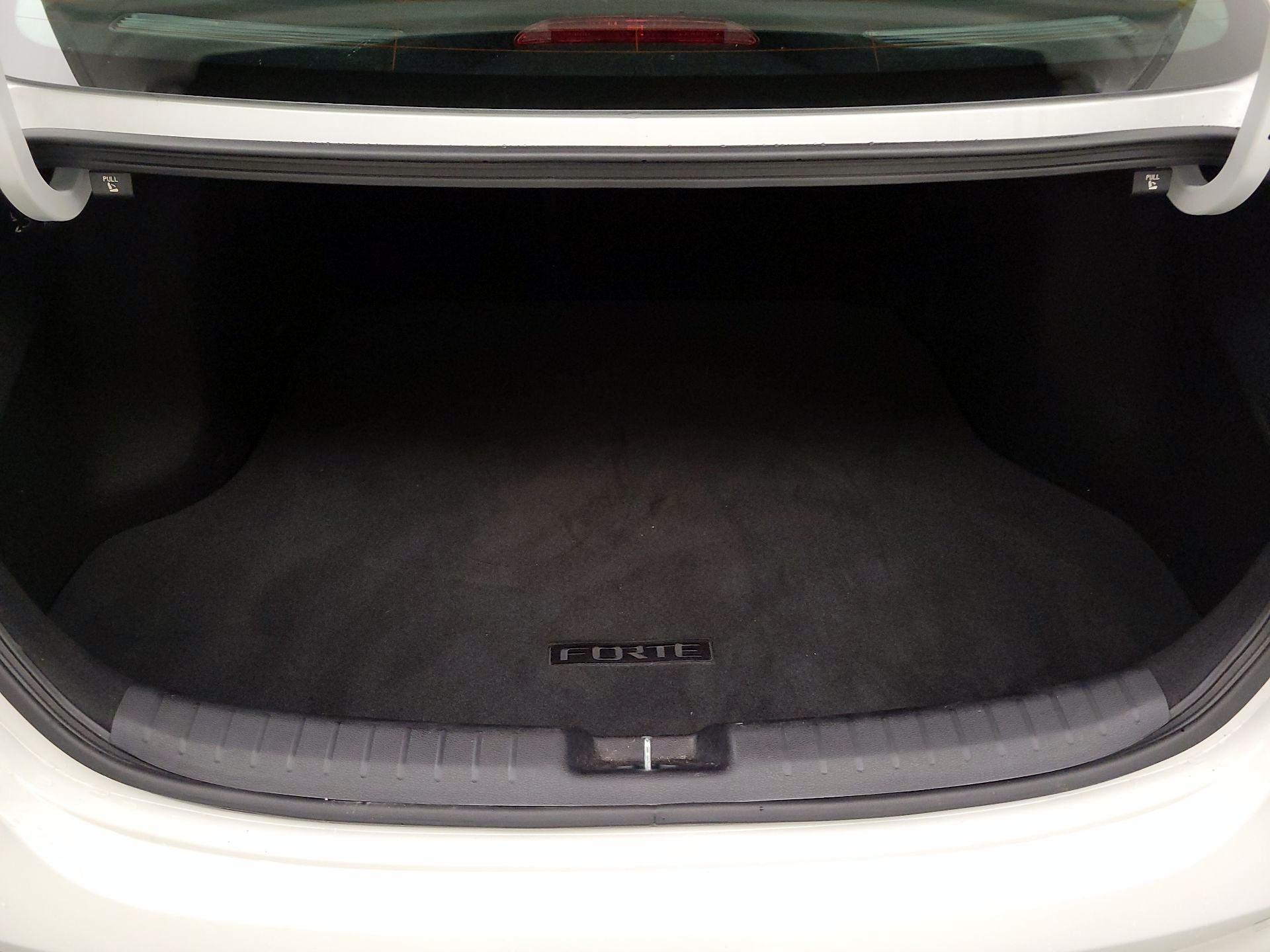 Thumbnail: 2022 Kia Forte - 20