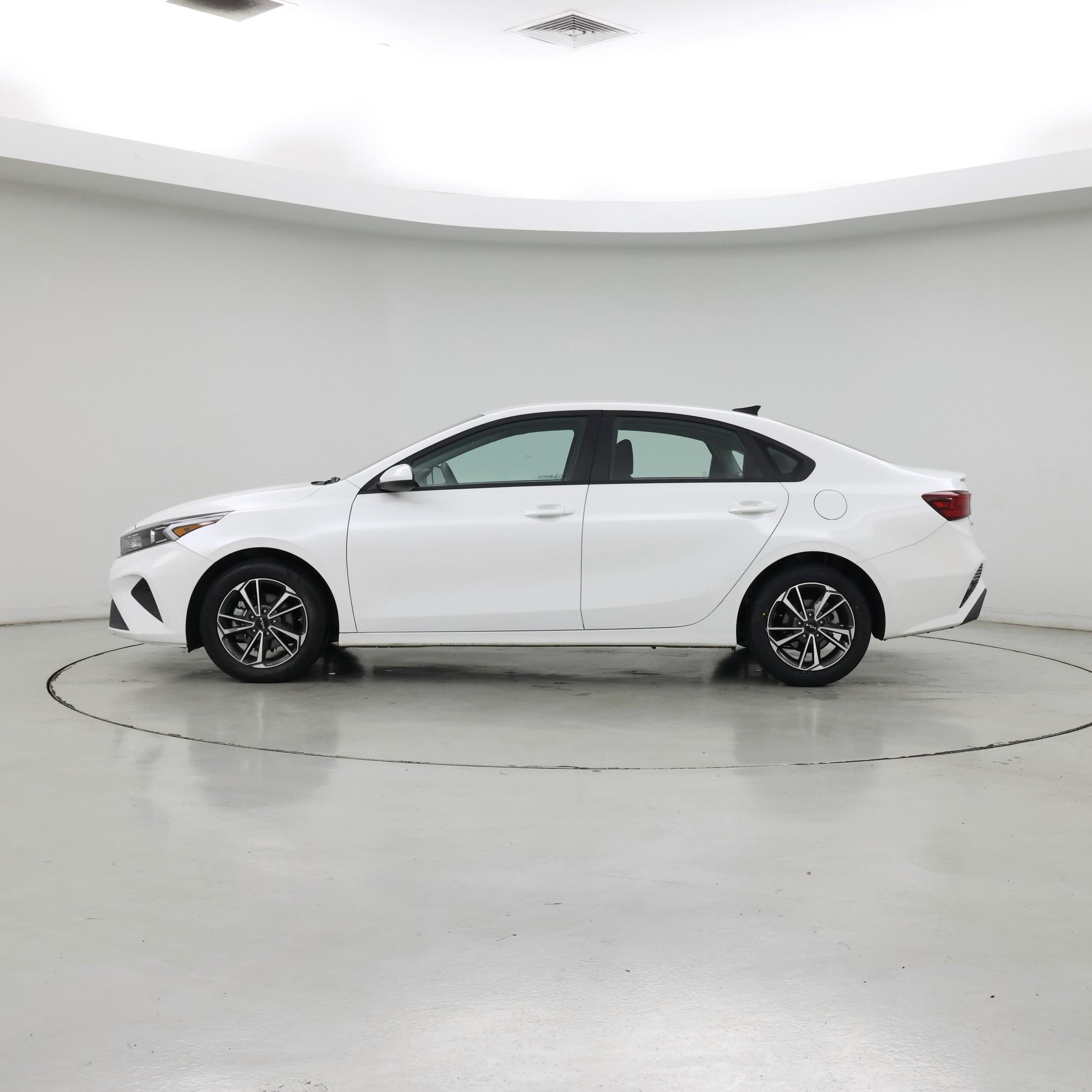 Thumbnail: 2022 Kia Forte - 3