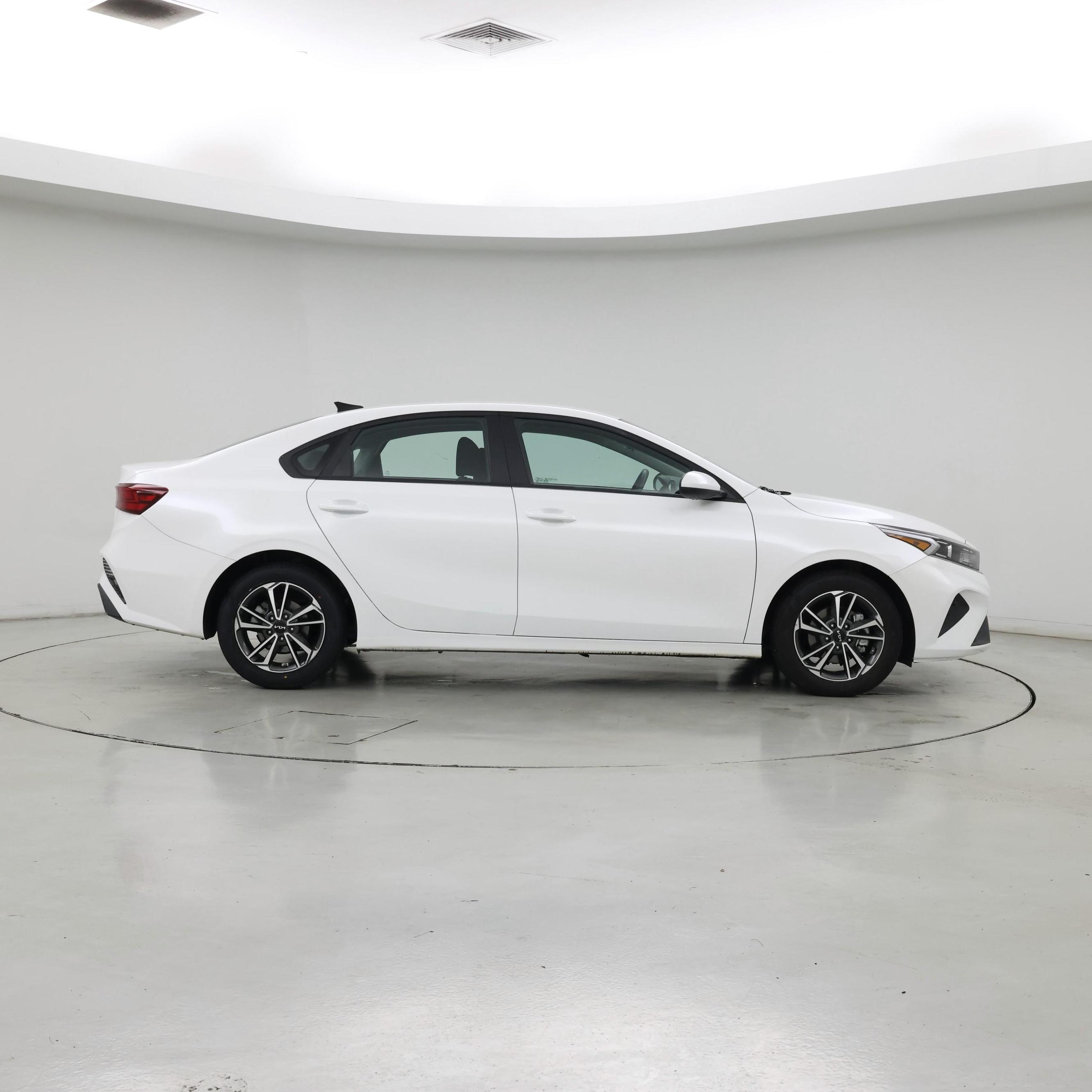 Thumbnail: 2022 Kia Forte - 7