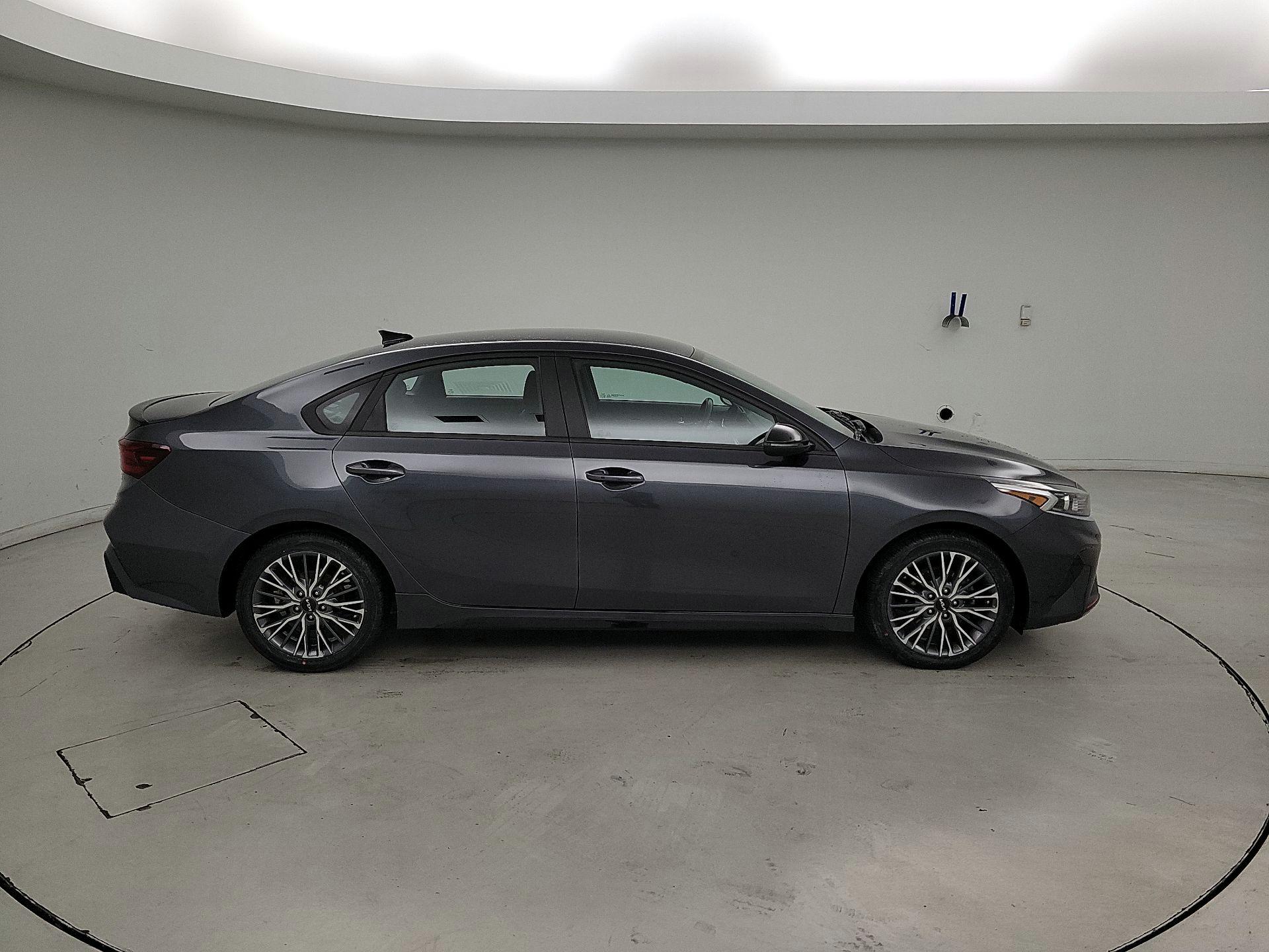 Thumbnail: 2023 Kia Forte - 4