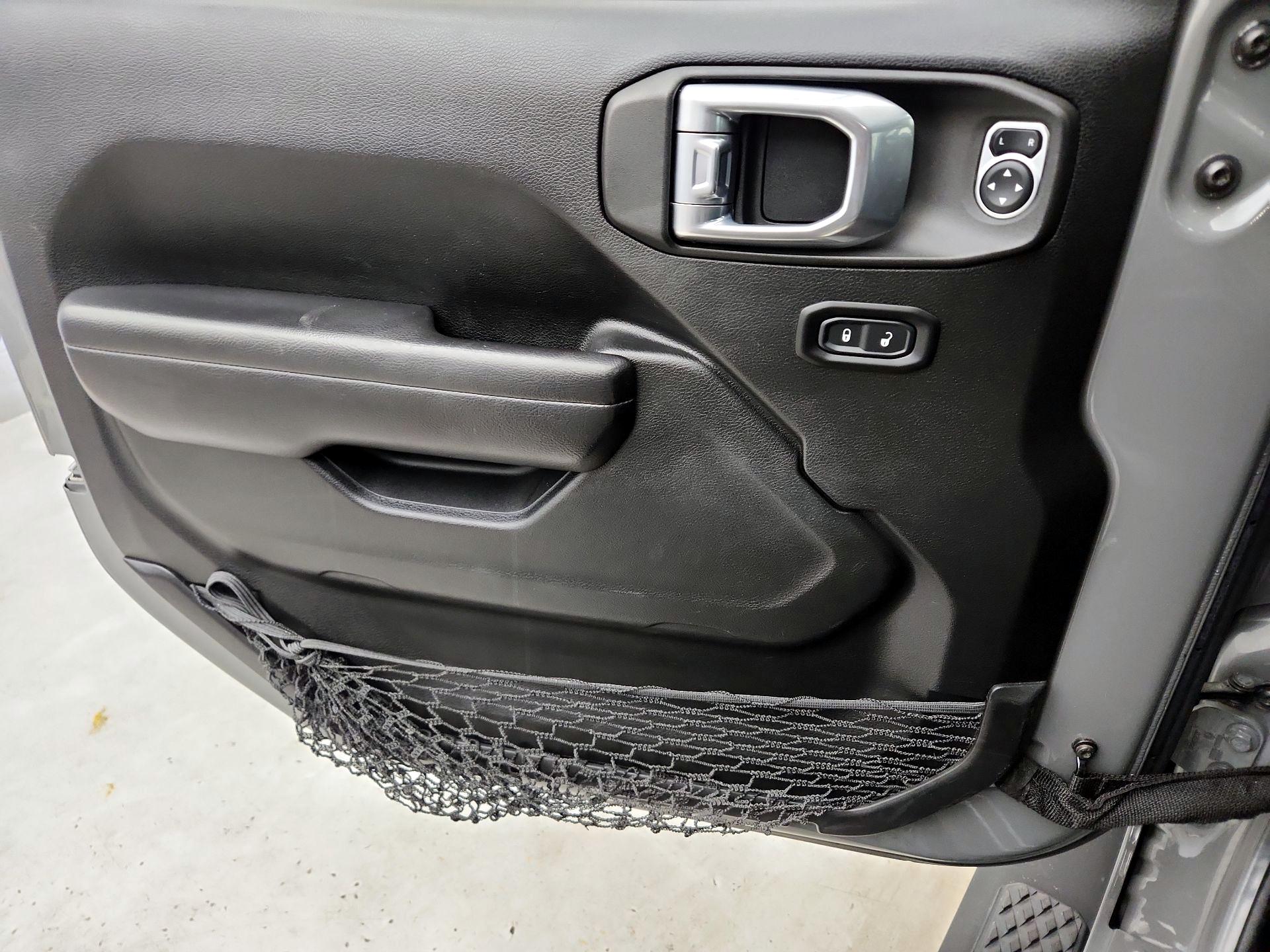 Thumbnail: 2021 Jeep Gladiator - 12