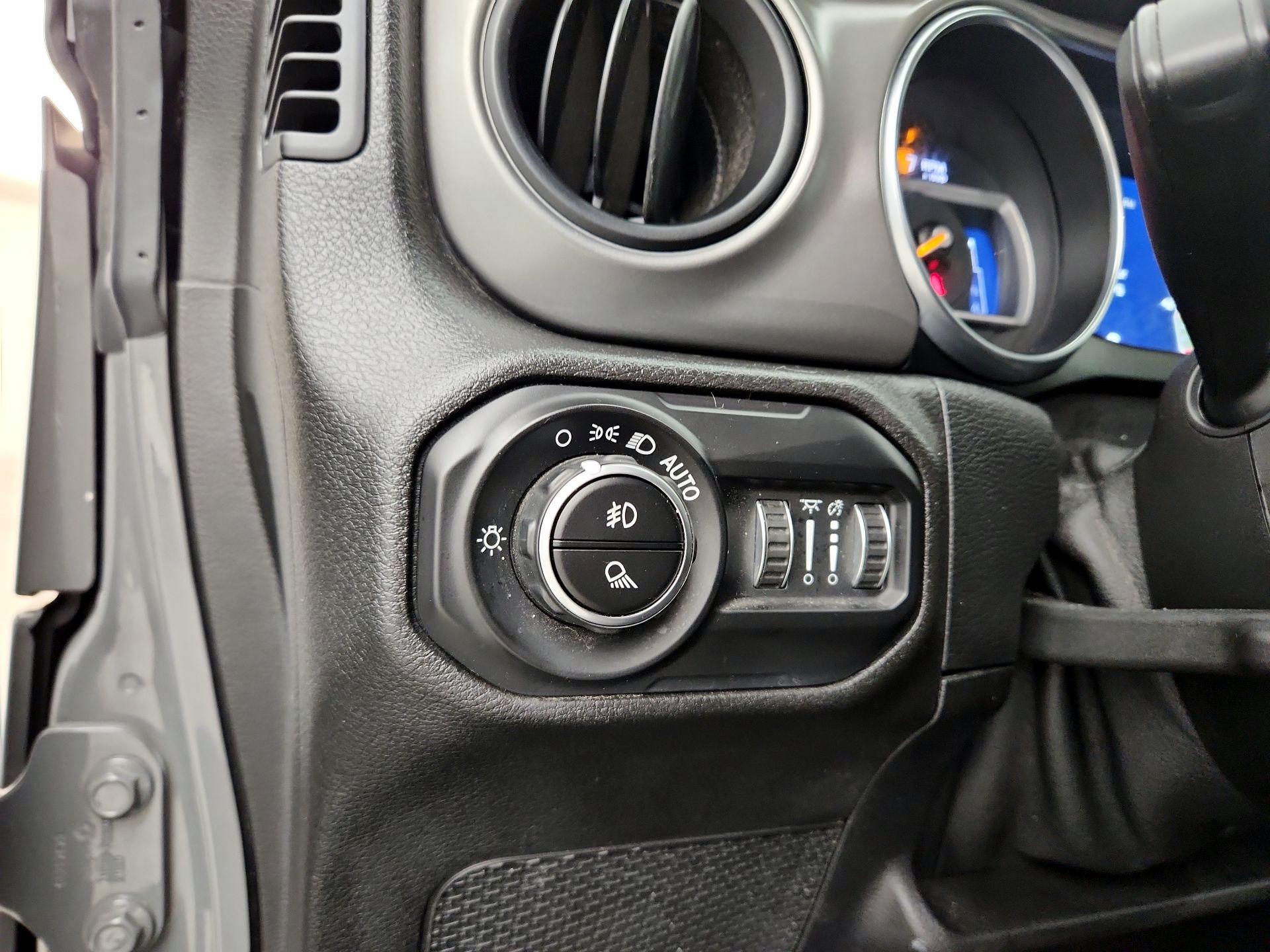 Thumbnail: 2021 Jeep Gladiator - 13