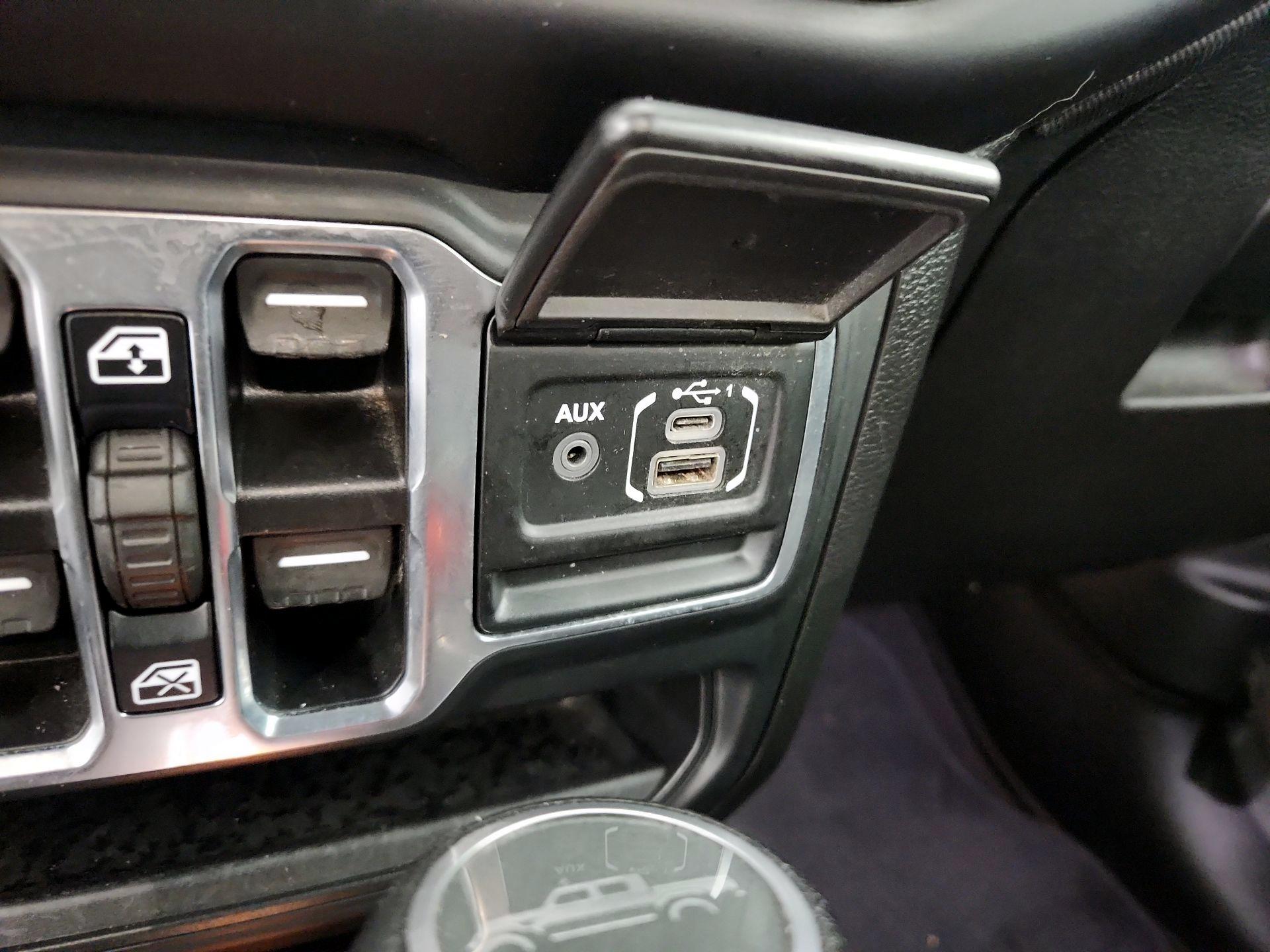 Thumbnail: 2021 Jeep Gladiator - 18