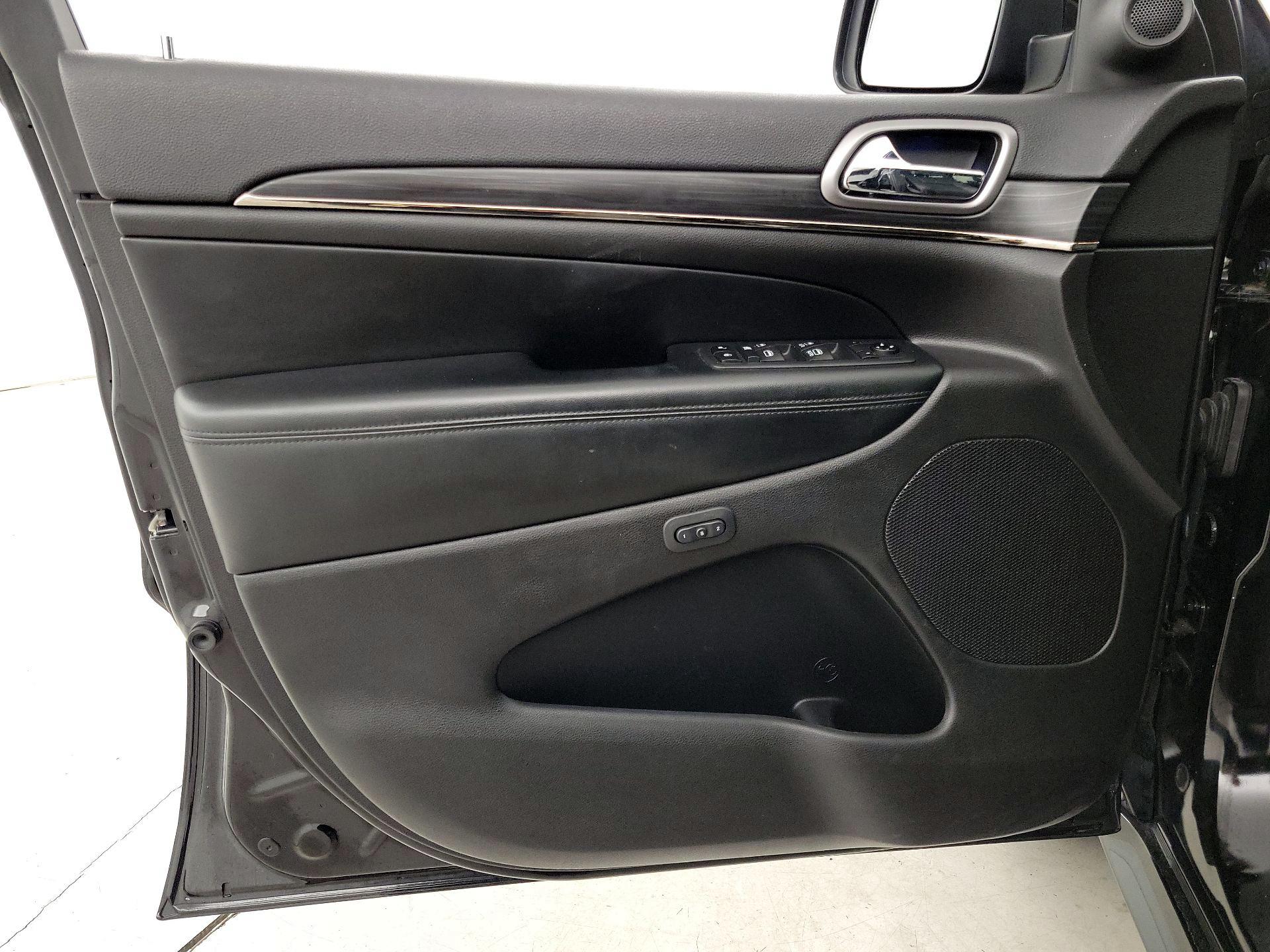 Thumbnail: 2020 Jeep Grand Cherokee - 12