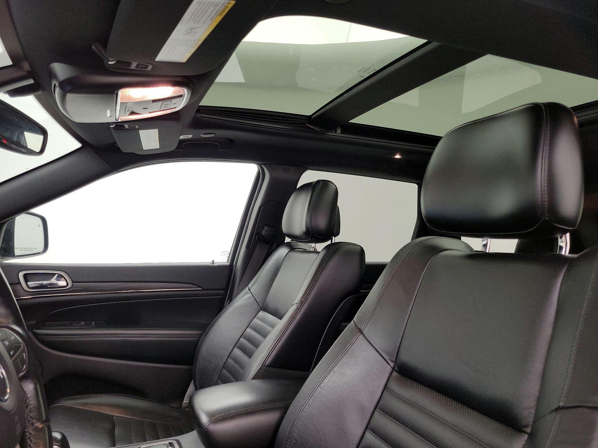 Thumbnail: 2020 Jeep Grand Cherokee - 20