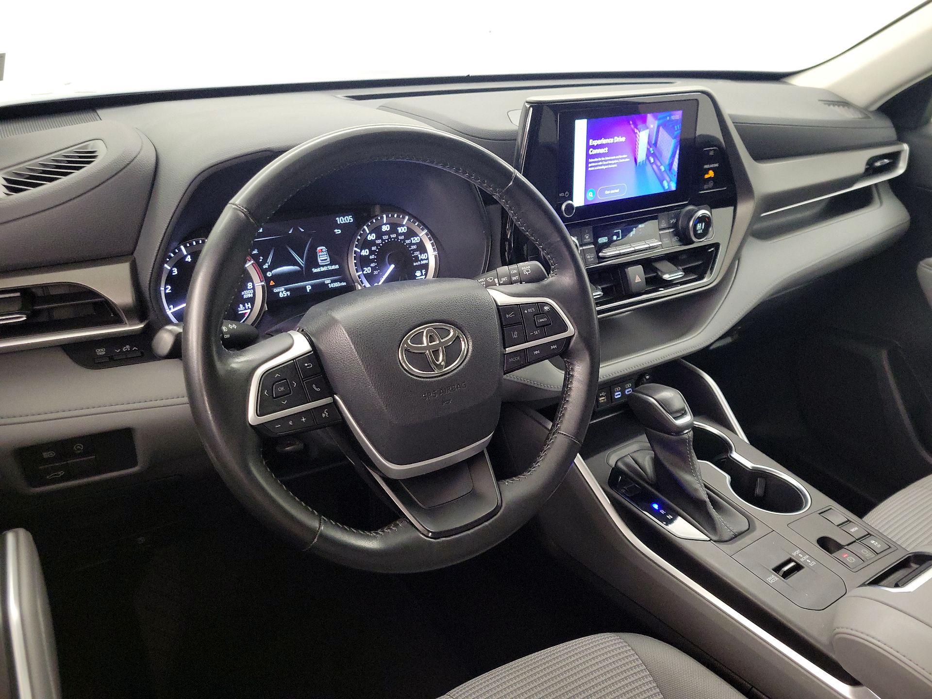 Thumbnail: 2023 Toyota Highlander - 9