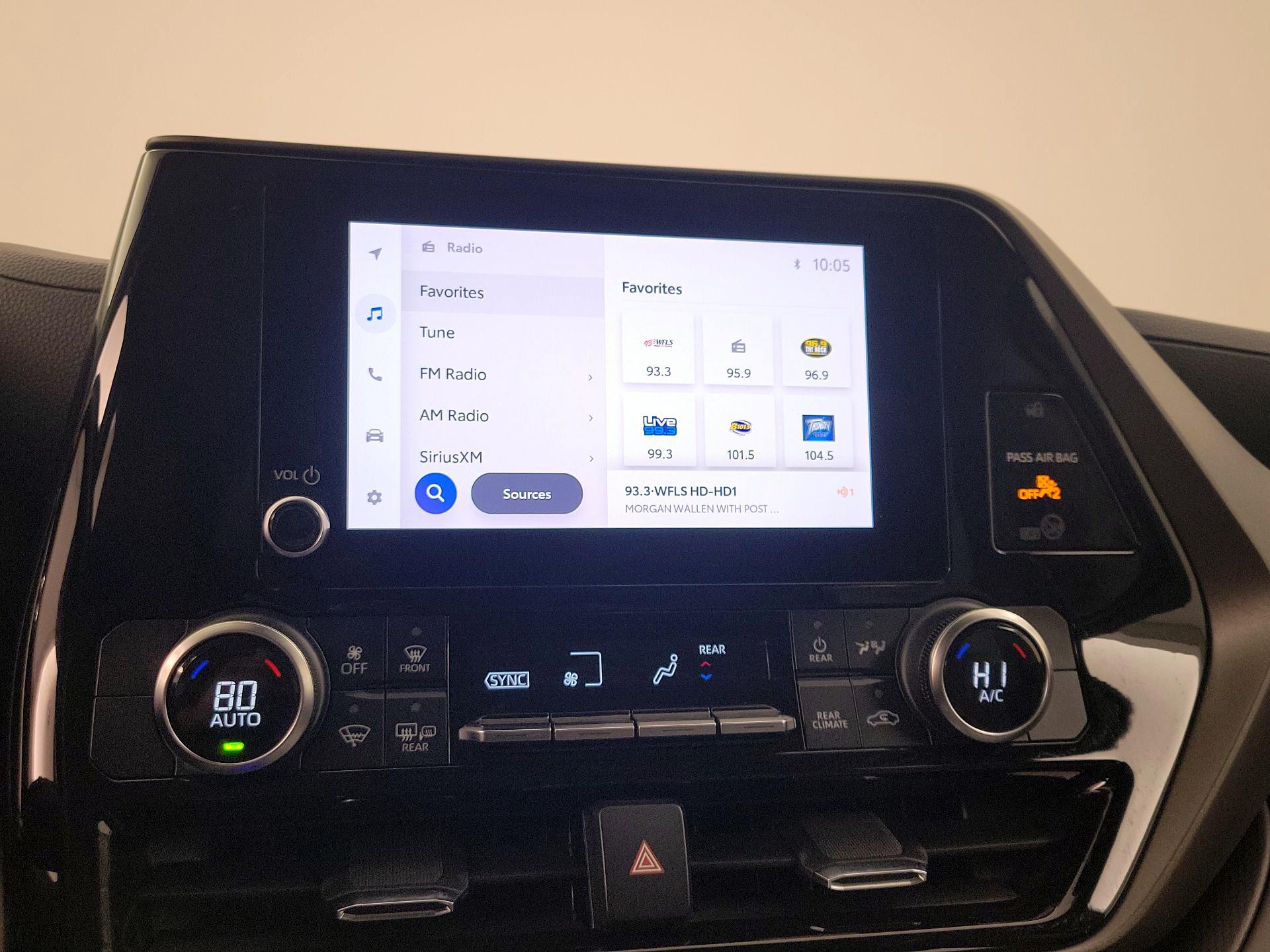 Thumbnail: 2023 Toyota Highlander - 15