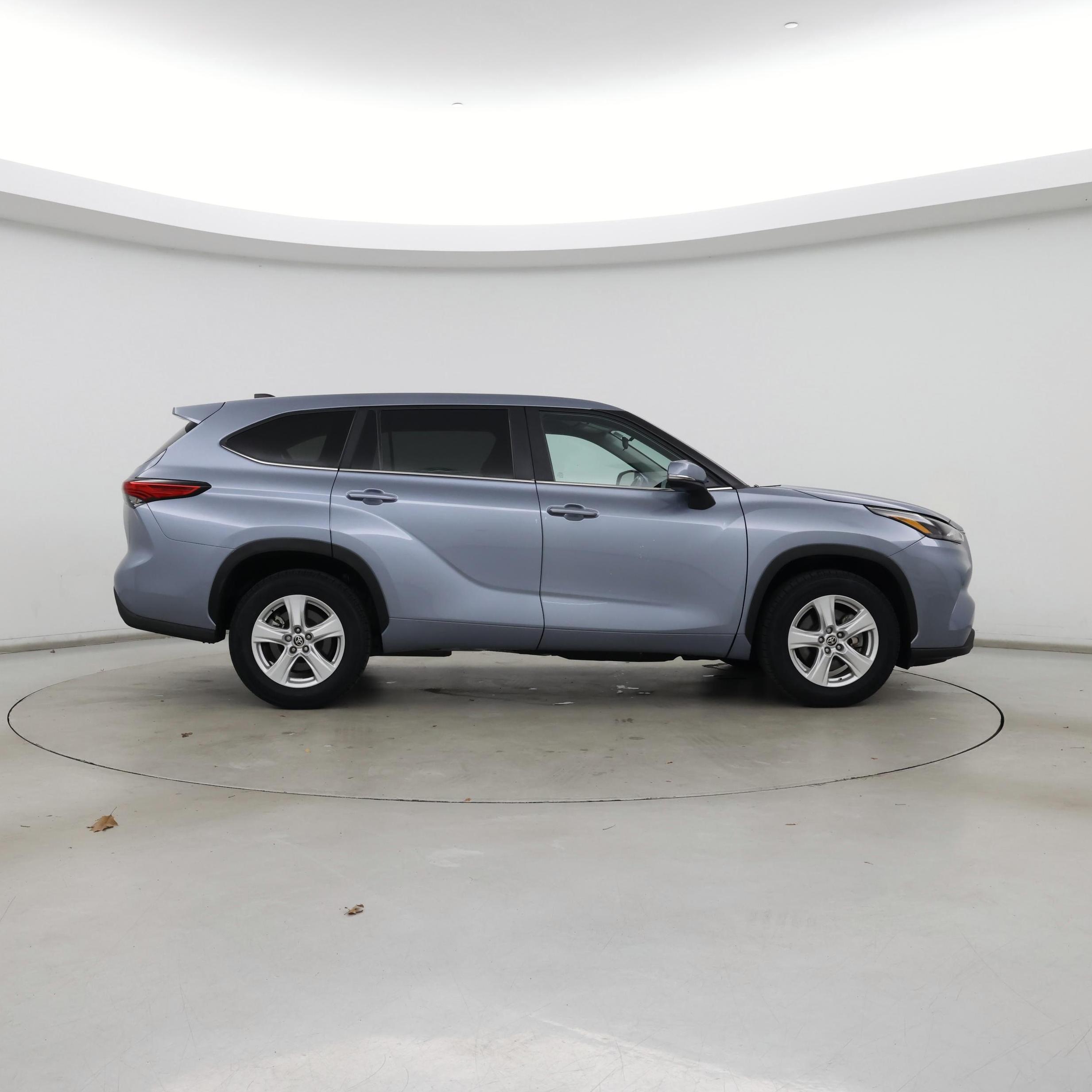 Thumbnail: 2023 Toyota Highlander - 7