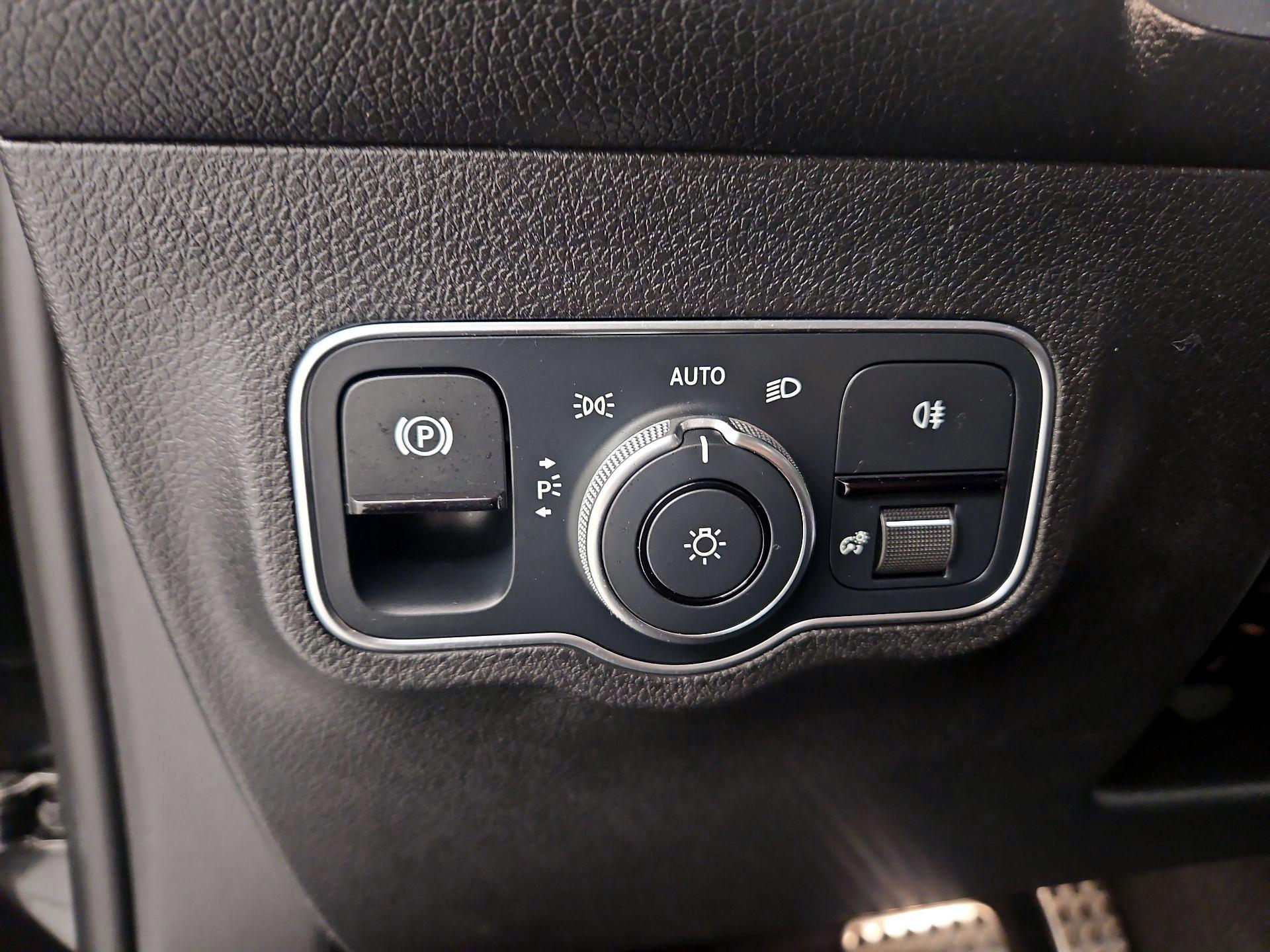 Thumbnail: 2022 Mercedes-Benz GLB - 13