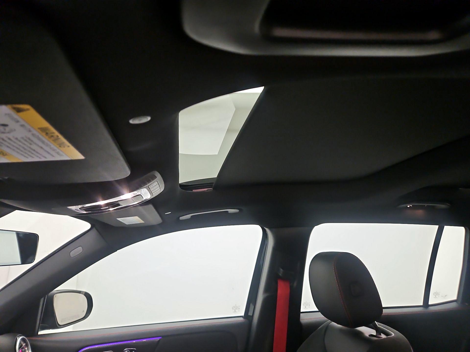 Thumbnail: 2022 Mercedes-Benz GLB - 19