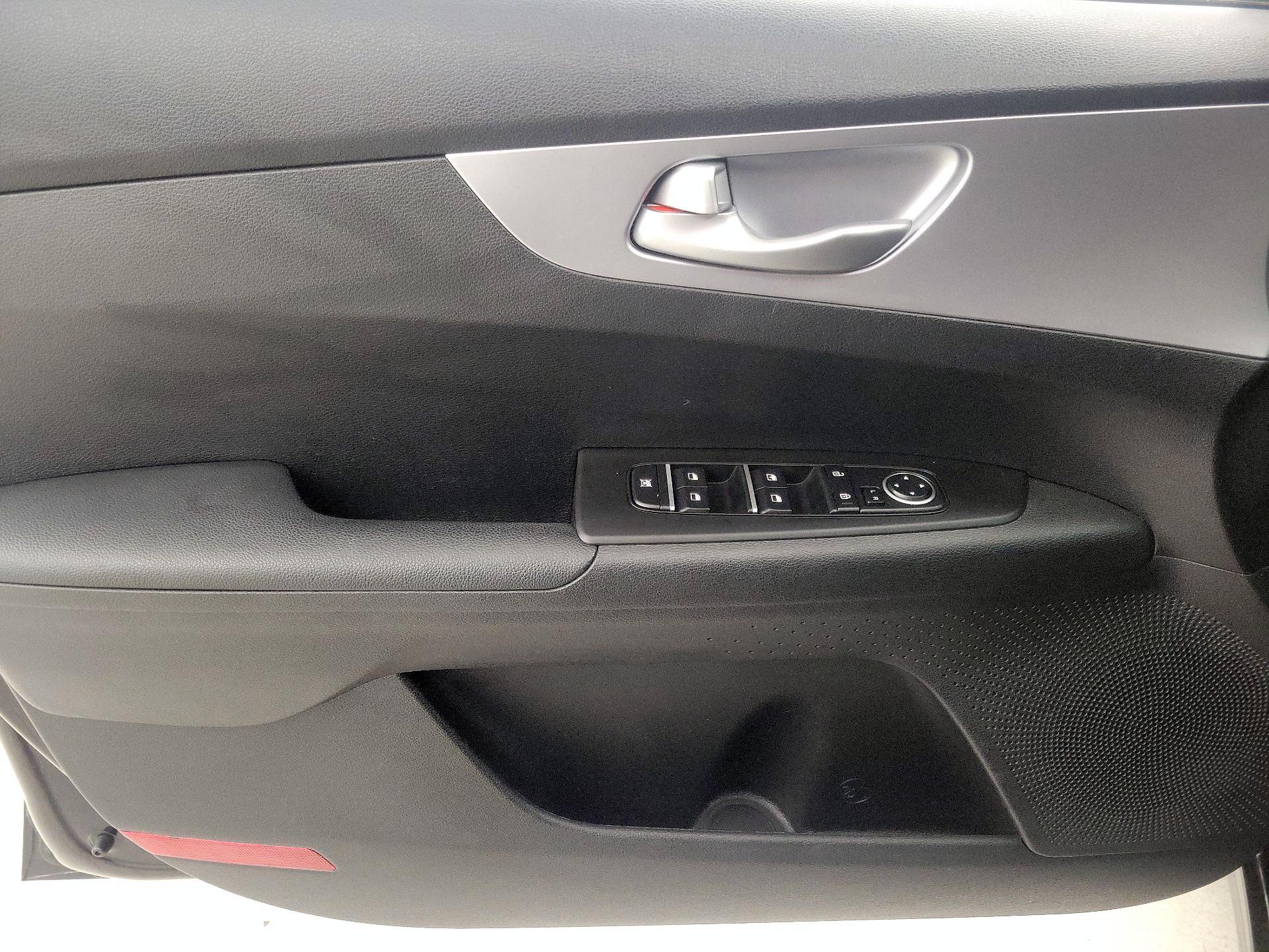 Thumbnail: 2022 Kia Forte - 12