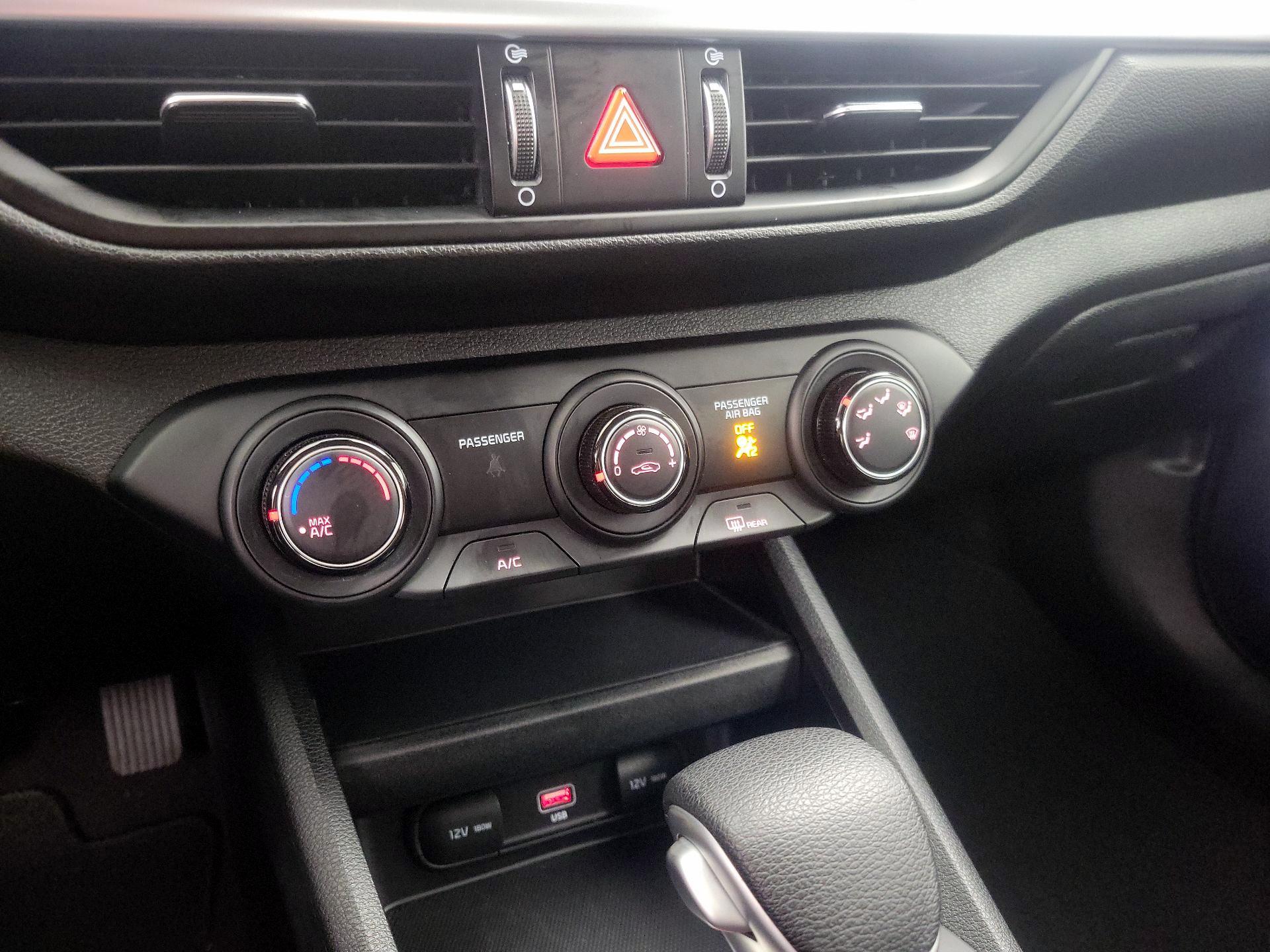 Thumbnail: 2022 Kia Forte - 16