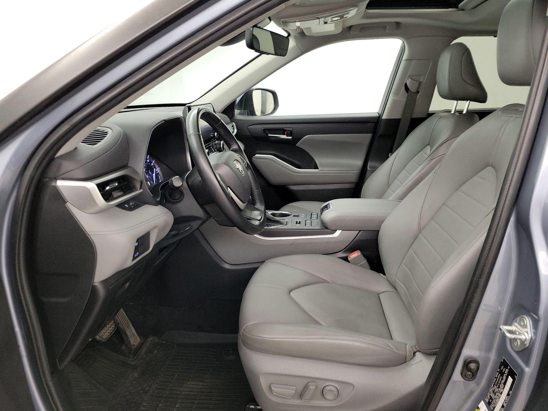 Thumbnail: 2022 Toyota Highlander - 11