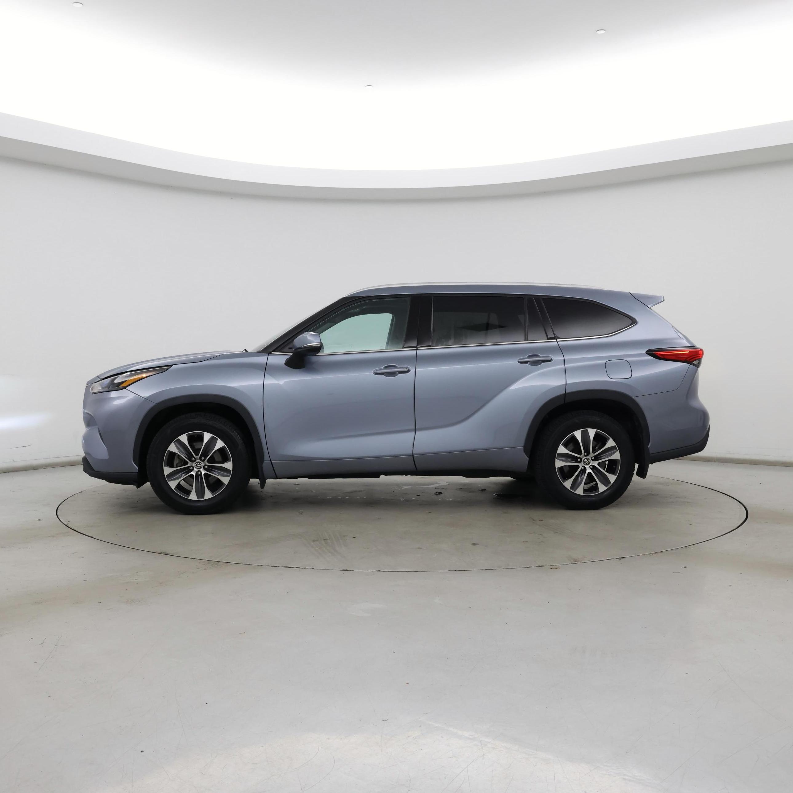 Thumbnail: 2022 Toyota Highlander - 3