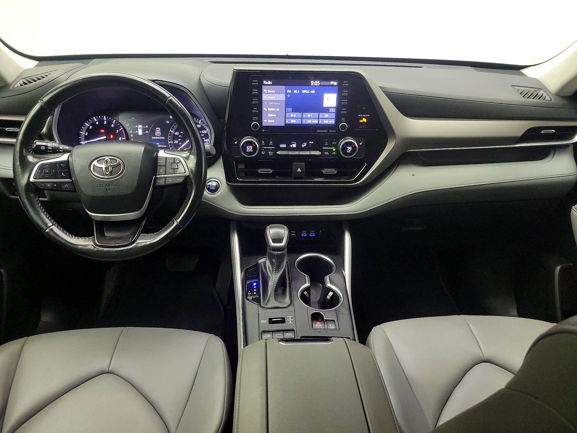 Thumbnail: 2022 Toyota Highlander - 9