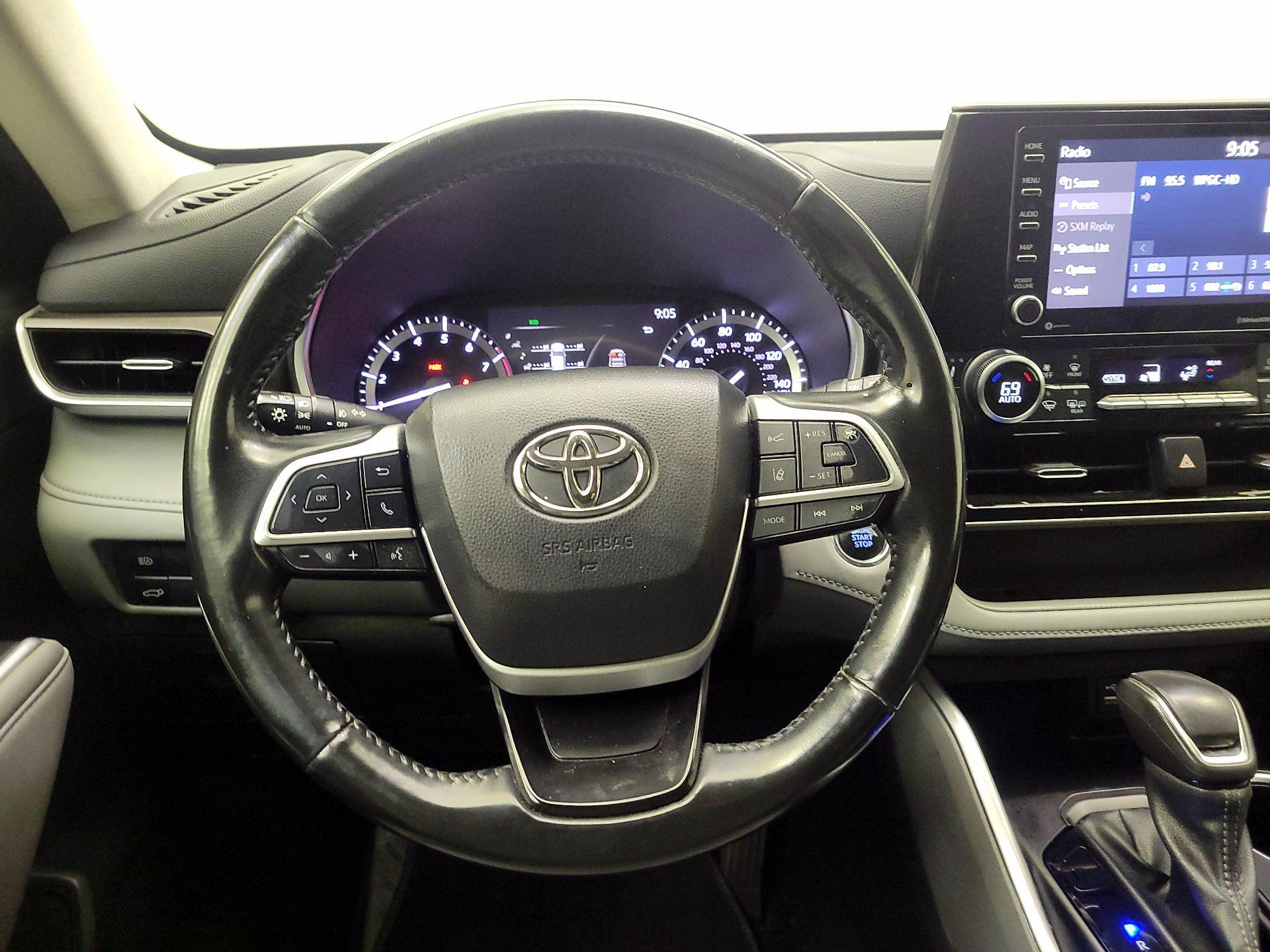 Thumbnail: 2022 Toyota Highlander - 10