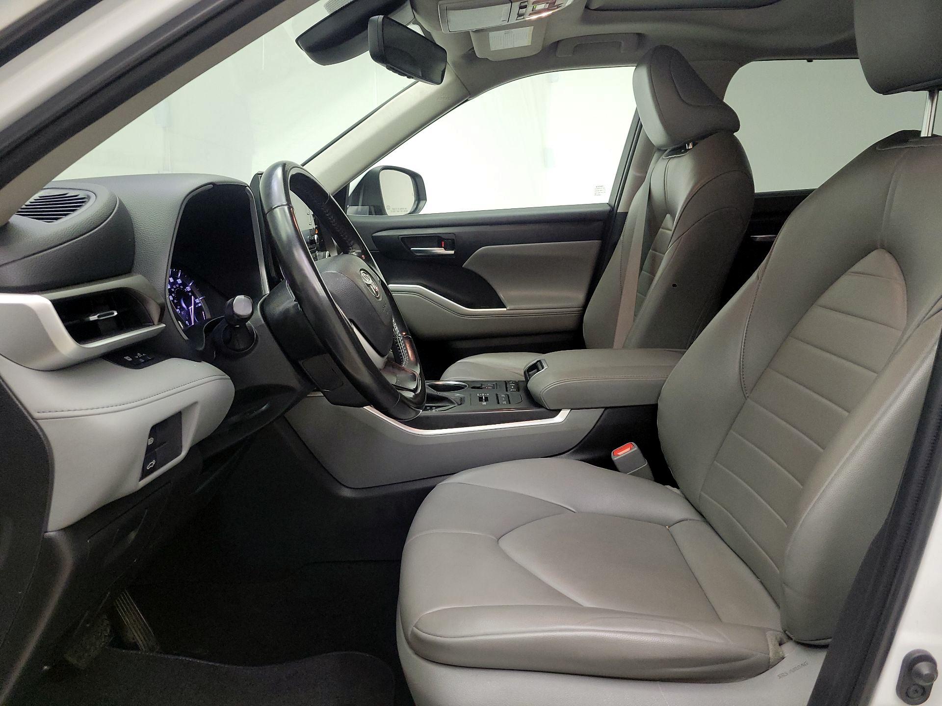 Thumbnail: 2022 Toyota Highlander - 11