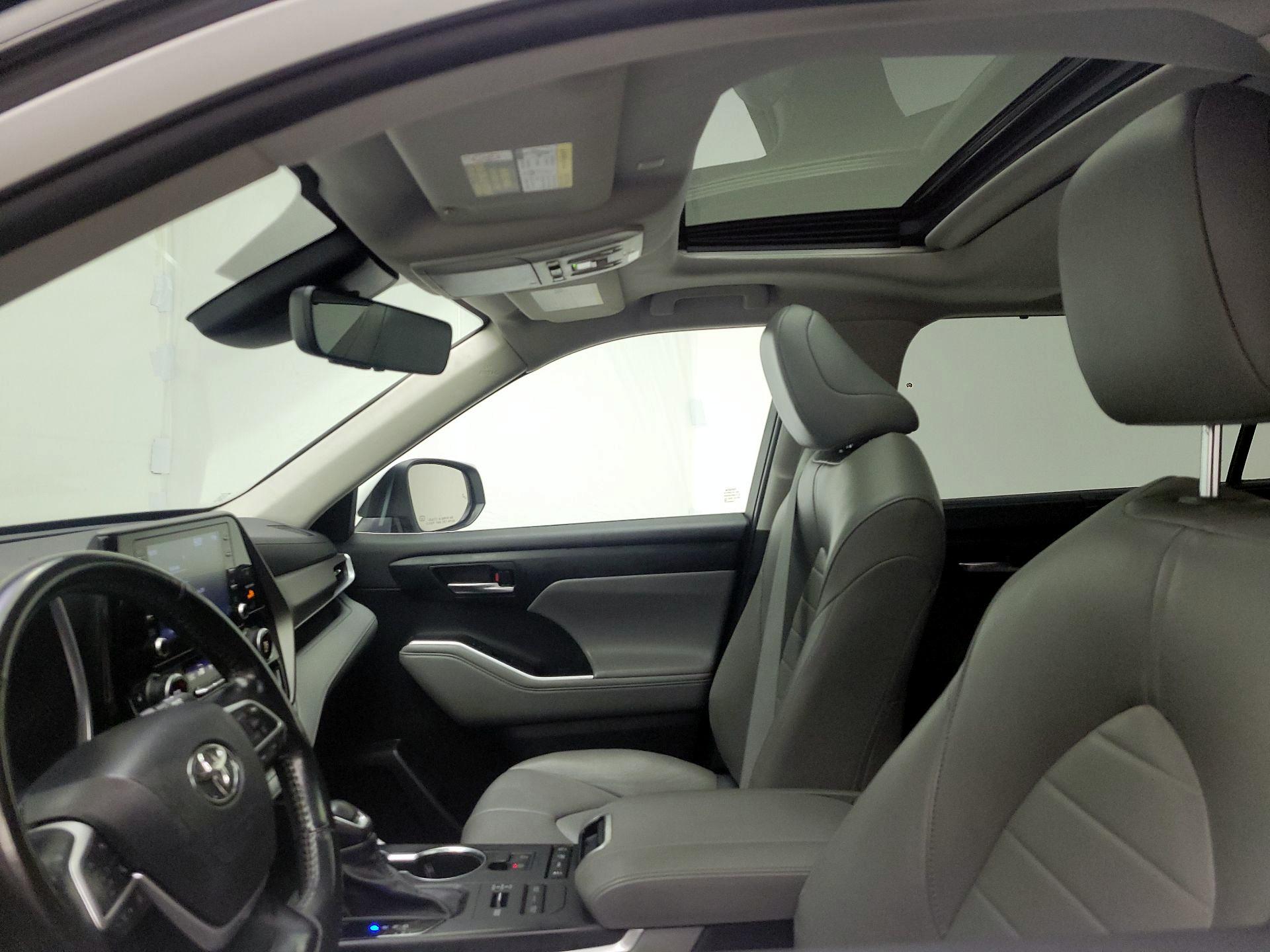 Thumbnail: 2022 Toyota Highlander - 19