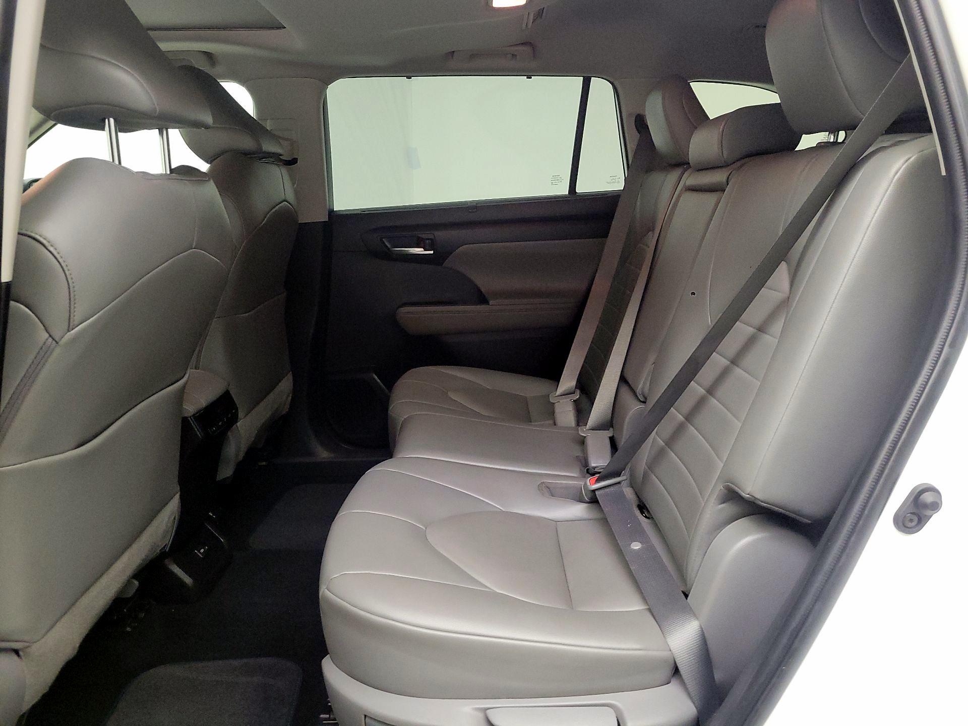 Thumbnail: 2022 Toyota Highlander - 20