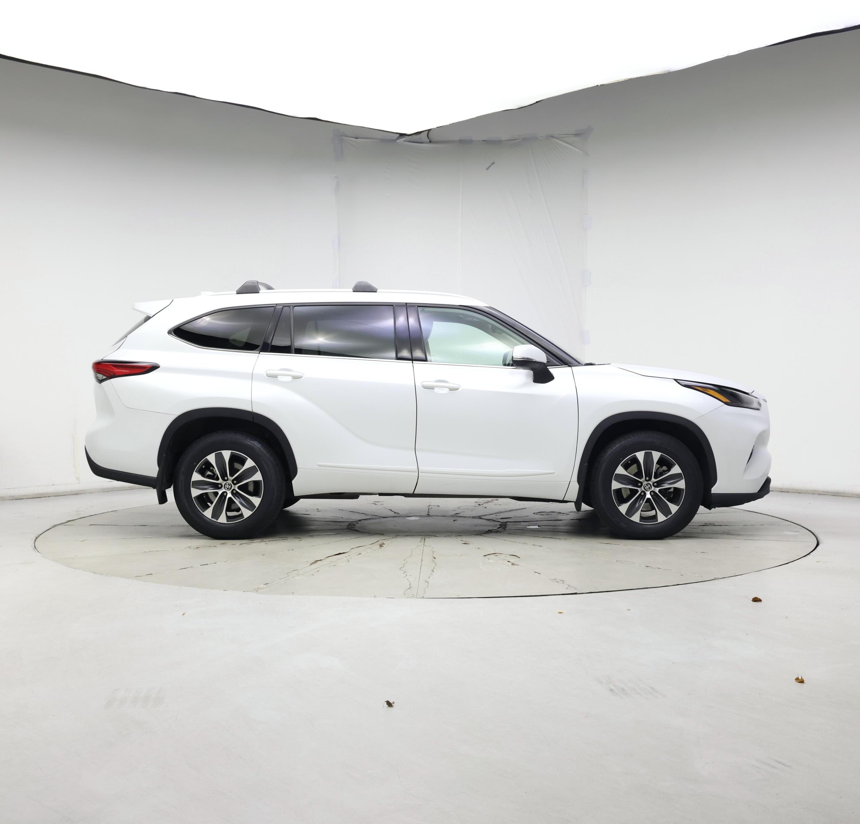 Thumbnail: 2022 Toyota Highlander - 7